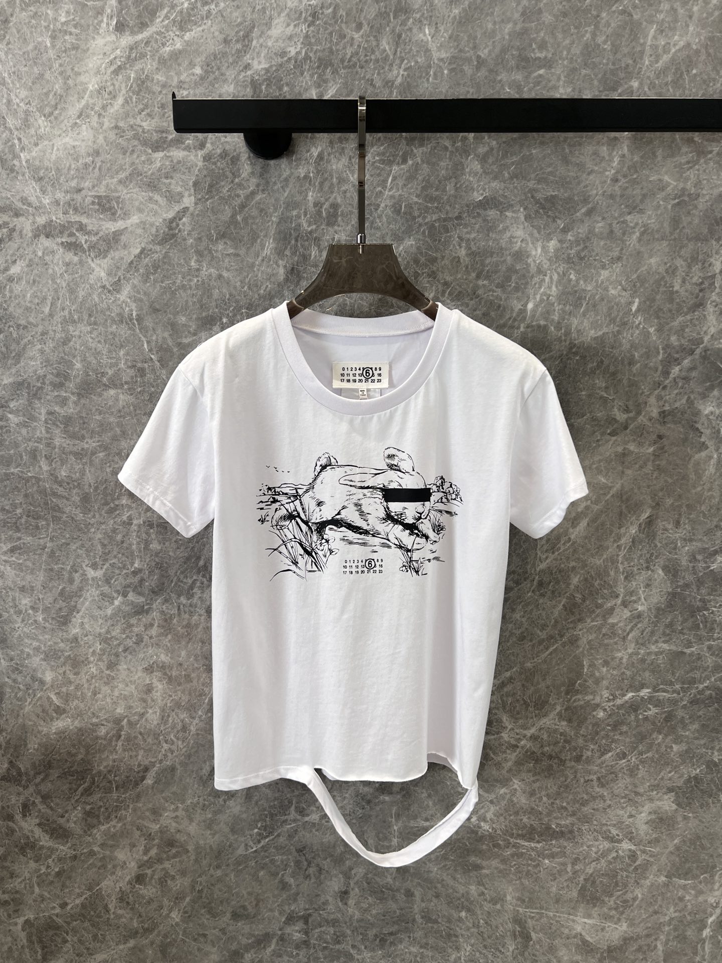 “Maison Margi*la 25ss New Rabbit-Printed T-Shirt for Women, High Quality, Various Sizes” - 图片 1