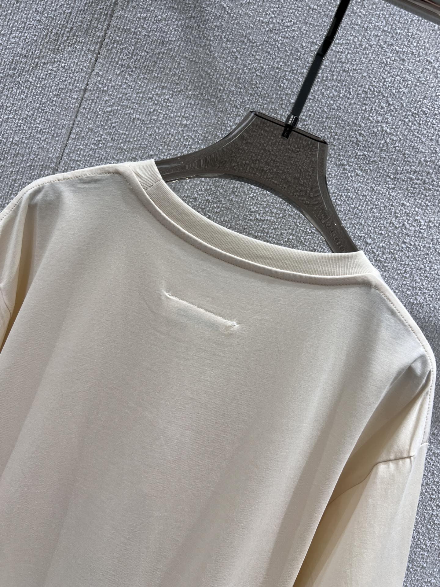 Maison Margi*la 25ss Spring/Summer New Women’s Outfit – High-Quality Paint-Printed T-Shirt Collection - 图片 4