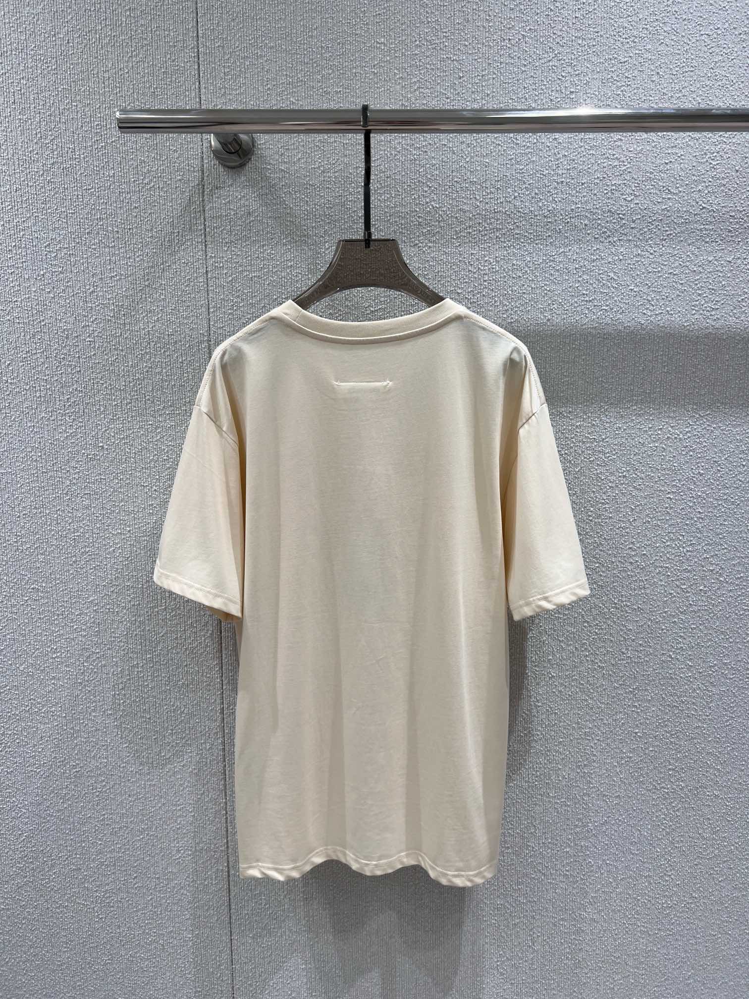 Maison Margi*la 25ss Spring/Summer New Women’s Outfit – High-Quality Paint-Printed T-Shirt Collection - 图片 2