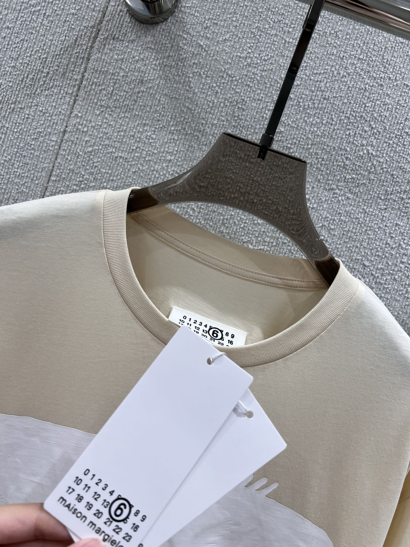 Maison Margi*la 25ss Spring/Summer New Women’s Outfit – High-Quality Paint-Printed T-Shirt Collection - 图片 7