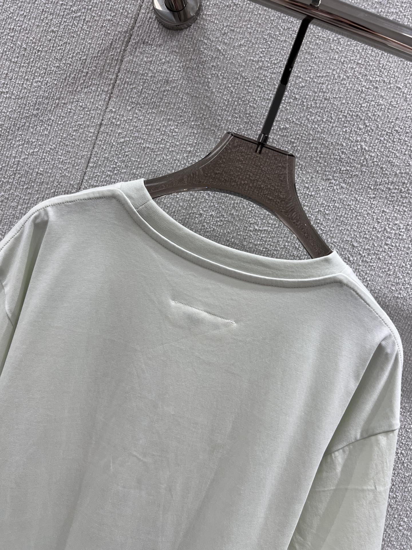 Maison Margi*la 25ss: High-Quality Women’s Spring/Summer Outfit with Paint-Printed T-Shirt - 图片 4