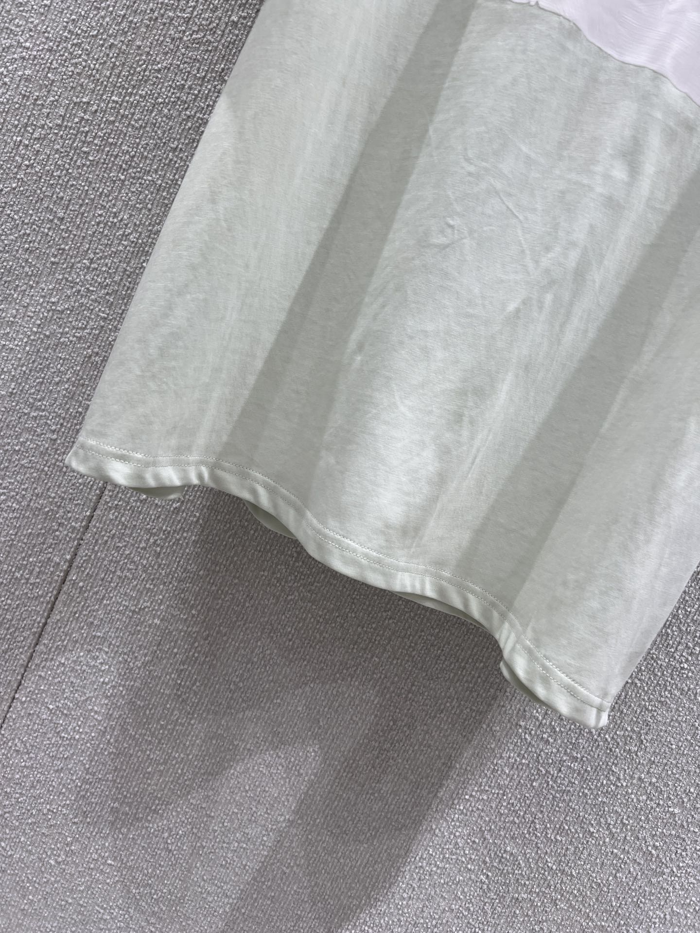 Maison Margi*la 25ss: High-Quality Women’s Spring/Summer Outfit with Paint-Printed T-Shirt - 图片 6