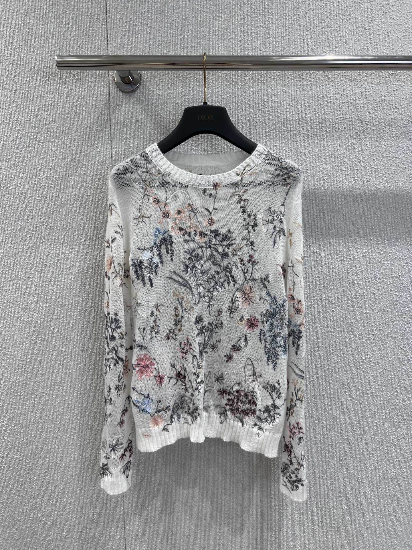 Dior Floral Embroidered Long Sleeve Knit Top - Breathable & Comfortable 2 i1746761720 8273 5