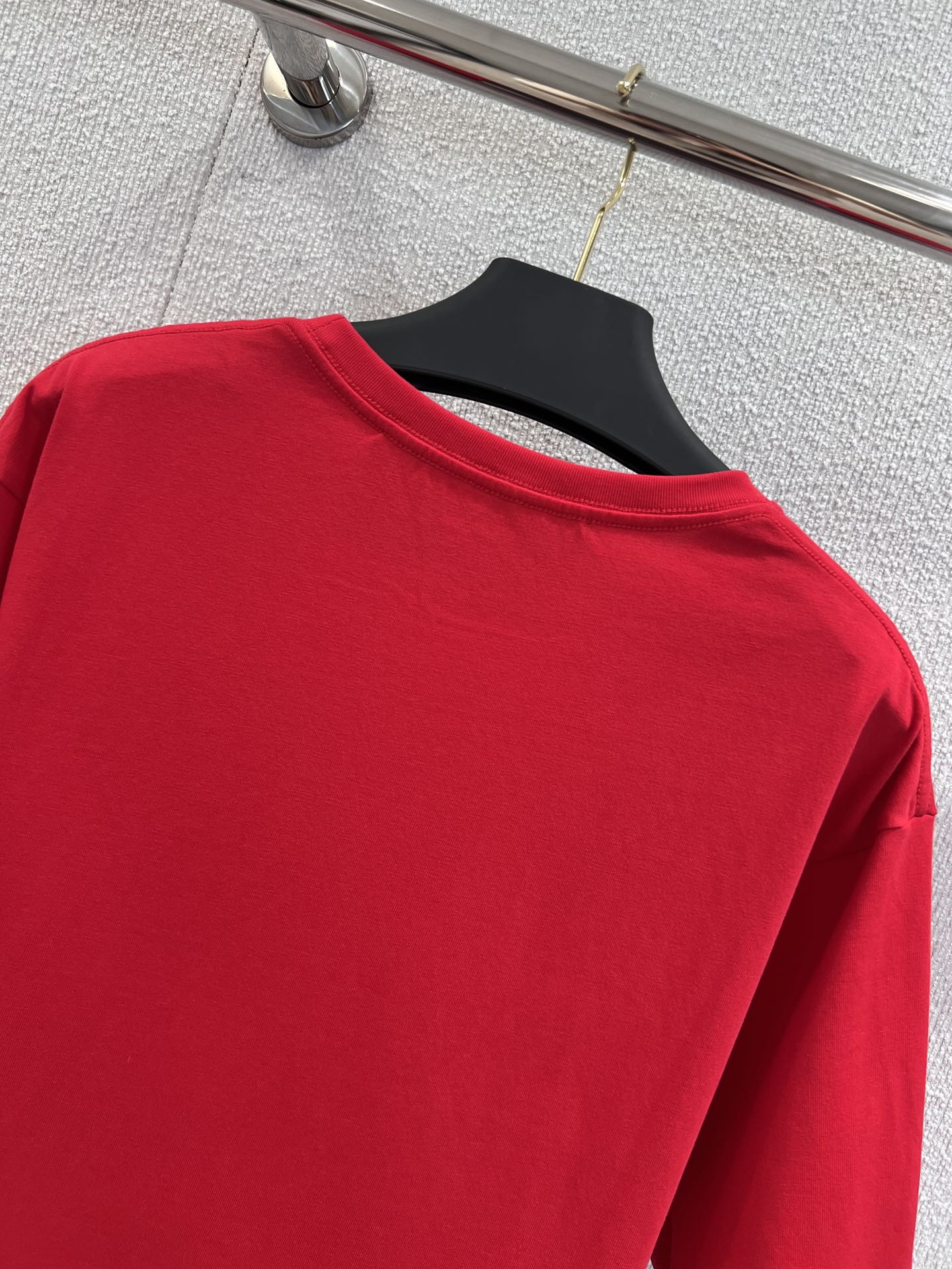 High-Quality Women’s Cotton T-Shirts by Valentino: Comfortable, Stylish, and Fashionable. - 图片 4