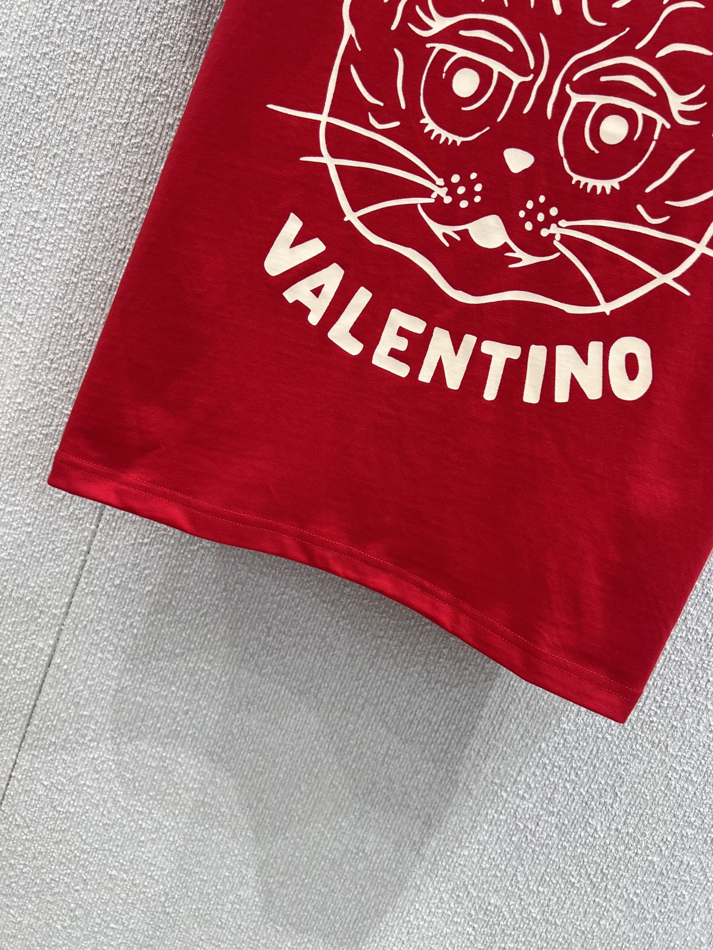 High-Quality Women’s Cotton T-Shirts by Valentino: Comfortable, Stylish, and Fashionable. - 图片 6