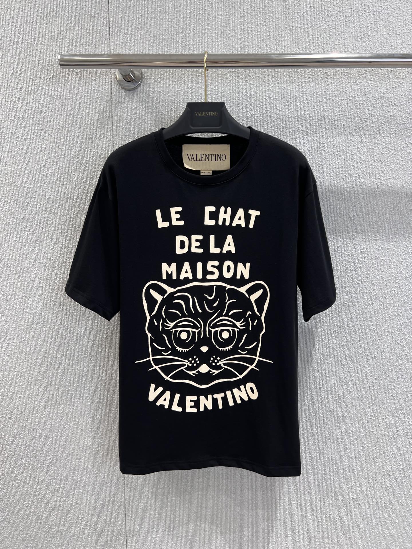 Valentino’s New Cat-Printed T-Shirts: High-Quality Women’s Suit with 100% Cotton Fabric - 图片 1