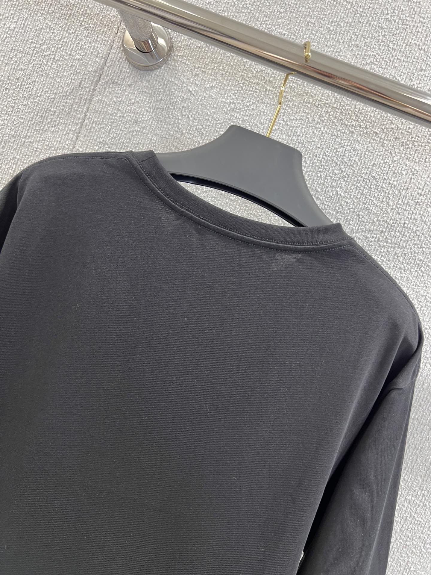 Valentino’s New Cat-Printed T-Shirts: High-Quality Women’s Suit with 100% Cotton Fabric - 图片 4