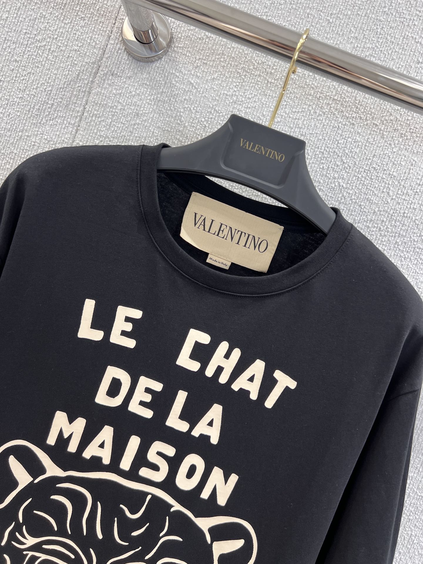 Valentino’s New Cat-Printed T-Shirts: High-Quality Women’s Suit with 100% Cotton Fabric - 图片 3