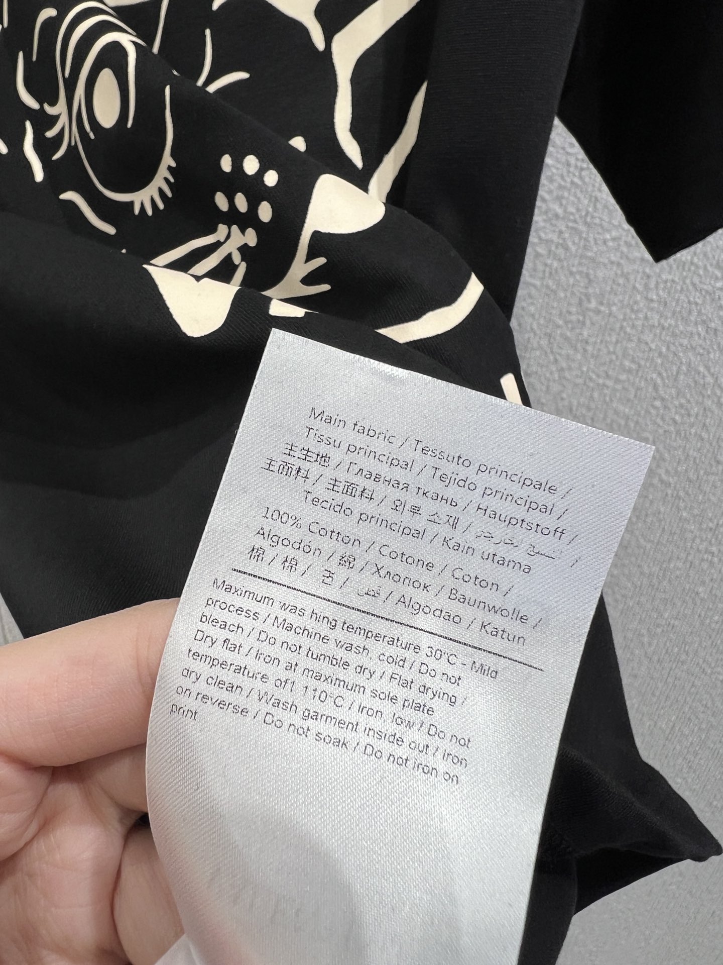 Valentino’s New Cat-Printed T-Shirts: High-Quality Women’s Suit with 100% Cotton Fabric - 图片 8