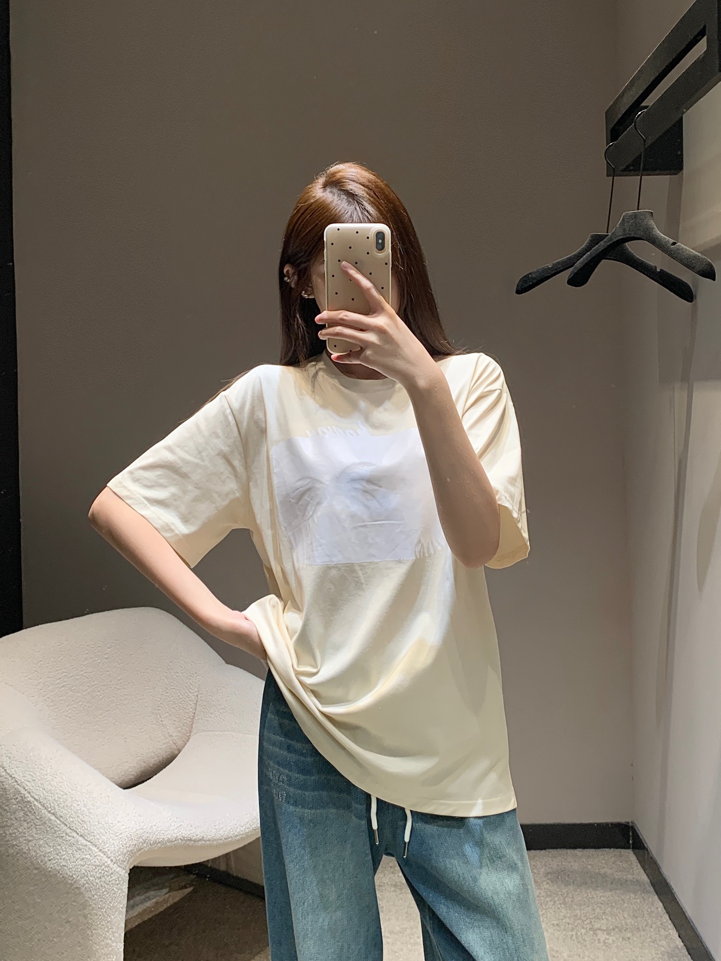 NO:332387,Maison Margi*la 25ss Spring and Summer New Style Painted Printed Round Neck Short Sleeve T-shirt | Exclusive yb development!  High-end production!  The front is made of solid paint-like square color blocks and large body, and the decoration is decorated with letters to echo the brand's own fashion sense. Create a fashionable style at will. The inner wear is unique and fashionable. S/M/L is available in stock, T-shirt,tees, t-shirt,alexander wang19860909批 MaisonMargi*la 25ss春夏新款 油漆感印花圆领短袖T恤丨独家yb开发！高版出品！正面以油漆感实色方形色块与大身形成碰撞 饰以字母点缀呼应 品牌自带的时尚感立现 随心打造时髦风格 单穿内搭都出彩时髦.现货发售S/M/L,,T-shirt,tees，t-shirt,alexander wang,Women's clothing