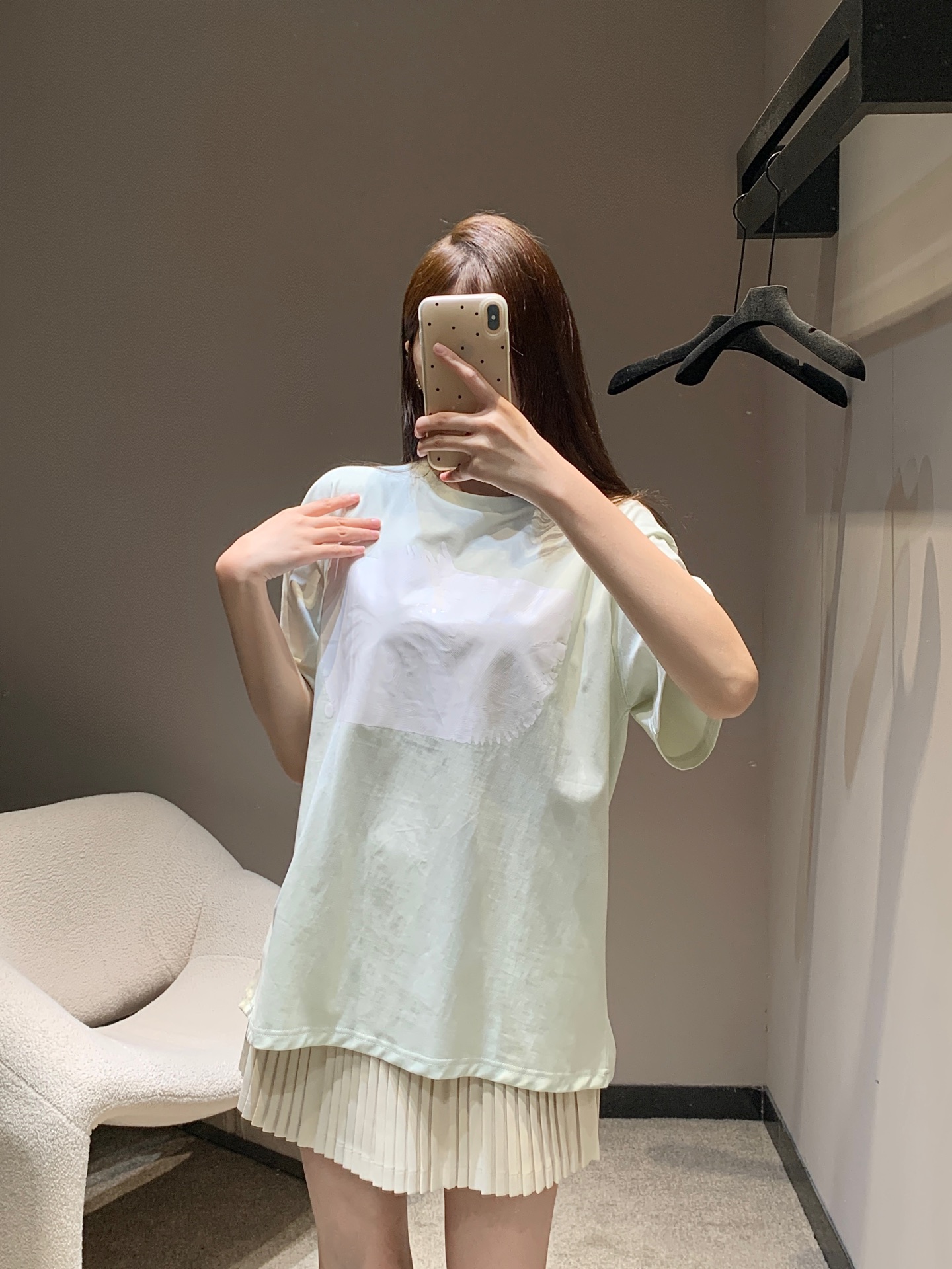 NO:332393,Maison Margi*la 25ss Spring and Summer New Style Painted Printed Round Neck Short Sleeve T-shirt | Exclusive yb development!  High-end production!  The front is made of solid paint-like square color blocks and large body, and the decoration is decorated with letters to echo the brand's own fashion sense. Create a fashionable style at will. The inner wear is unique and fashionable. S/M/L is available in stock, T-shirt,tees, t-shirt,alexander wang19860909批 MaisonMargi*la 25ss春夏新款 油漆感印花圆领短袖T恤丨独家yb开发！高版出品！正面以油漆感实色方形色块与大身形成碰撞 饰以字母点缀呼应 品牌自带的时尚感立现 随心打造时髦风格 单穿内搭都出彩时髦.现货发售S/M/L,,T-shirt,tees，t-shirt,alexander wang,Women's clothing