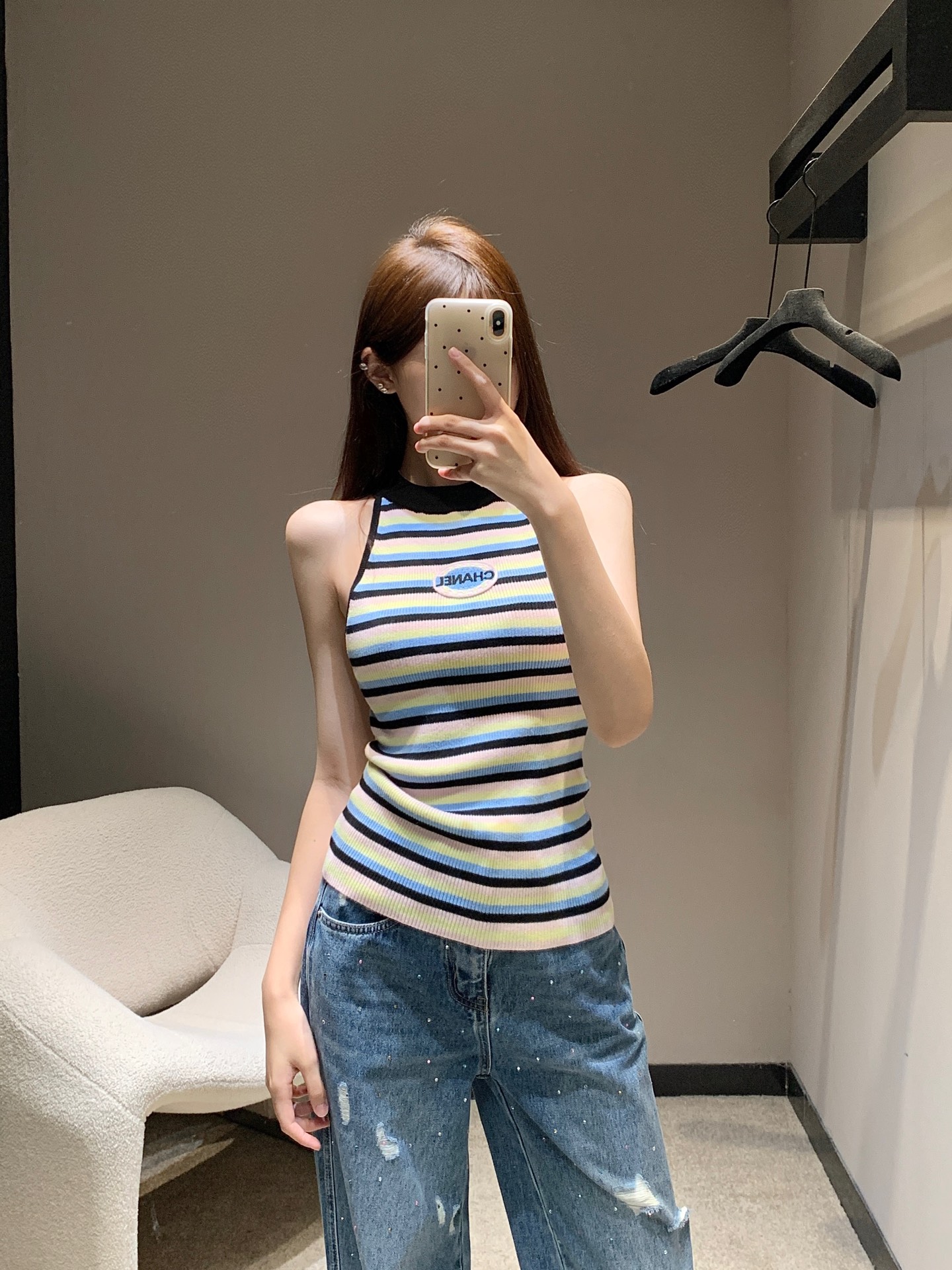 NO:332383,Crack Chane* 25Ss Spring and Summer New Products Medium-style Striped Neck Vest | Exclusive High-end Production!  The rainbow striped color scheme is really good for girls. The three-dimensional Zhangzi logo design is low-key and luxurious. It is a universal and versatile artifact. The inner style is super slim!  Casual, fashionable and high-end!  Perfect workmanship quality depends on the details. S/M/L is available in stock, chanel, alexander wang19860909批 Chane* 25Ss春夏新品 中古风条纹挂脖背心丨独家高版出品！彩虹条纹配色真的好少女 立体章仔logo设计低调奢华.万能百搭神器 内搭版型超显瘦！休闲时髦又高级！完美做工品质看细节. 现货发售S/M/L,,chanel,alexander wang,Women's clothing