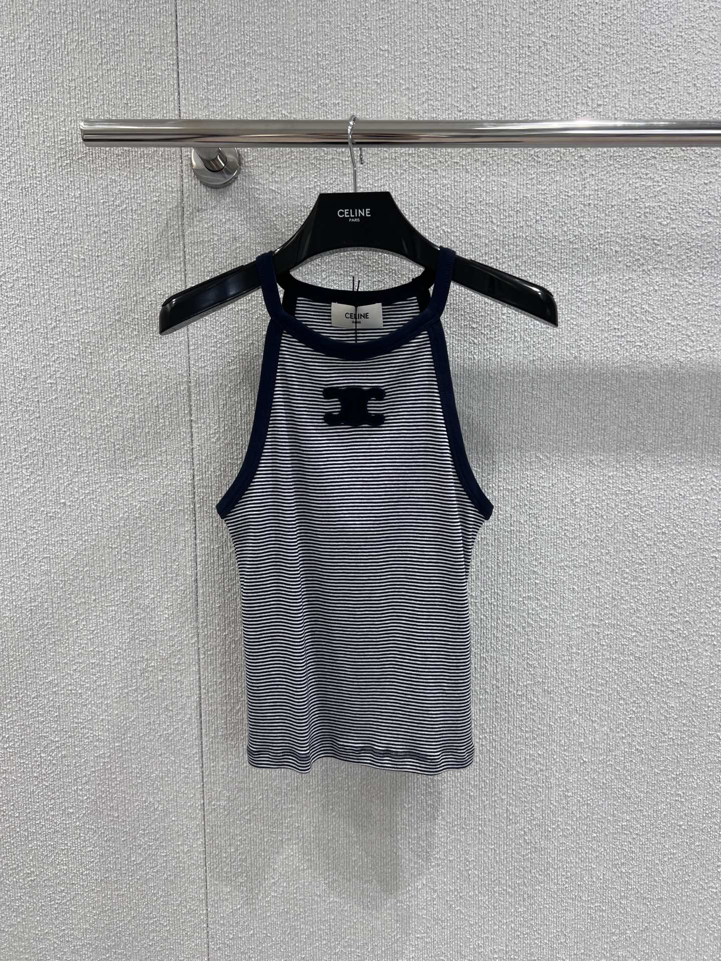 NO:444372,Support for replacement Celin* 25Ss spring and summer new model, versatile slim fit and slim striped neck hot girl vest | Exclusive yb development!  High-end production!  The mid-color striped design has a slim fit style!  The imported customized original fabric feels great!  The Arc de Triomphe logo embroidery is low-key and luxurious. The hot girl is high-end and fashionable, and the classic style looks slim and versatile!  Highly recommend a must-have item!  Perfect workmanship quality depends on the details. S/M/L real photos of S/M/L are sold in stock, celine, alexander wang19860909支持换款 Celin* 25Ss春夏新款 百搭修身显瘦条纹挂脖辣妹背心丨独家yb开发！高版出品！间色条纹设计修身版型绝绝子！进口定制原版面料手感超赞！凯旋门logo刺绣低调奢华.辣妹气质少女高级又时髦,经典版型上身显瘦又百搭！强烈推荐必入单品！完美做工品质看细节.现货发售S/M/L实拍细节图,,celine,alexander wang,Women's clothing