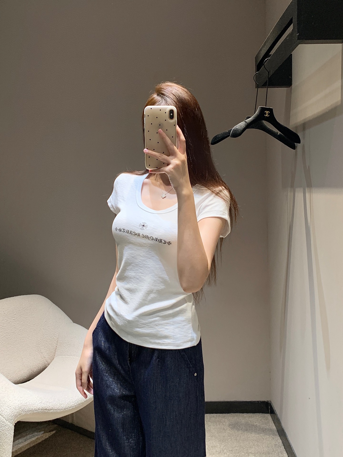 NO:332824,P. Chrome Hea*ts 25Ss Spring and Summer New Style Sanskrit Printed Short-Sleeve T-Shirt丨Exclusive High-Performance!  Simple and elegant basic style, INS blogger style, clean and neat tailoring and custom fabrics with excellent texture can easily create a fashionable look!  Delicate and super textured, strong inclusiveness, easy to control the upper body. A good-looking style that does not pick the body is easy to wear and hide the flesh. It looks slim and not close to the body. Whoever wears it looks good? A versatile top that fashionable people should have is customized fabric. It stands upright and stylish. High-quality on-site available for sale in stock. S/M/L, chrome hearts, T-shirt,tees, t-shirt,alexander wang19860909P. Chrome Hea*ts 25Ss春夏新款 梵文印花短袖T恤丨独家高版出品！简约大方的基础款 随意上身都是INS博主风 干净利落的剪裁搭配质感绝佳的定制面料轻松穿出时髦感！细腻超有质感 包容性强 上身轻松驾驭 不挑身材的好穿恰到好处的版型轻松藏肉,显瘦又不贴身谁穿谁好看的版型 时髦精们都应有的一件百搭上衣采用定制面料 立挺有型 肉眼可见的高品质现货发售S/M/L,,chrome hearts,T-shirt,tees，t-shirt,alexander wang,Women's clothing