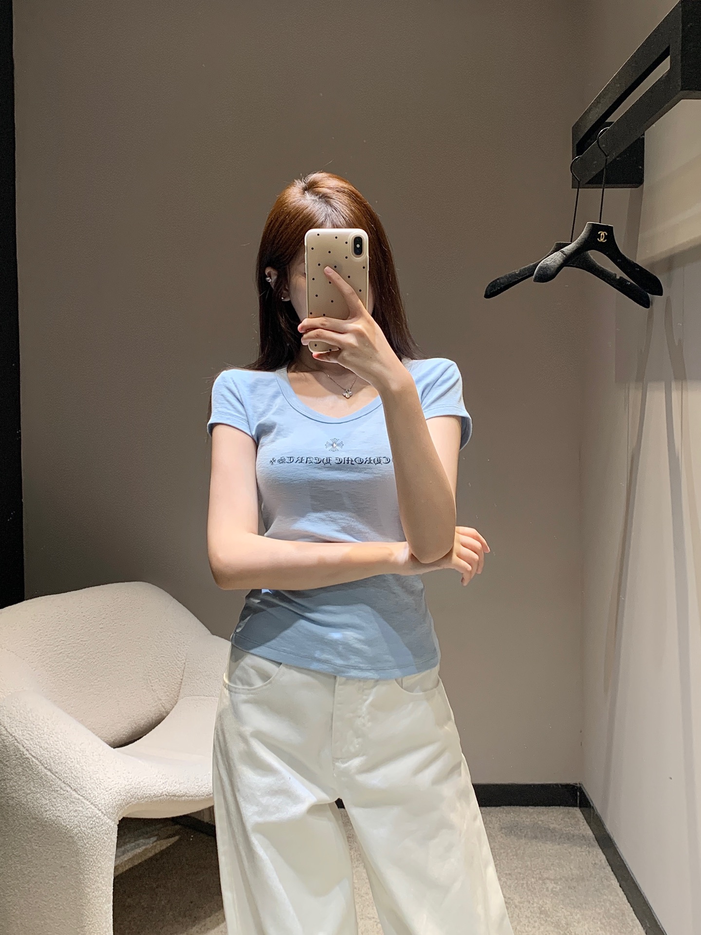 NO:332828,Chrome Hea*ts 25Ss Spring and Summer New Style Sanskrit Printed Short-Sleeve T-Shirt丨Exclusive High-Performance Production!  Simple and elegant basic style, INS blogger style, clean and neat tailoring and custom fabrics with excellent texture can easily create a fashionable look!  Delicate and super textured, strong inclusiveness, easy to control the upper body. A good-looking style that does not pick the body is easy to wear and hide the flesh. It looks slim and not close to the body. Whoever wears it looks good? A versatile top that fashionable people should have is customized fabric. It stands upright and stylish. High-quality on-site available for sale in stock. S/M/L, chrome hearts, T-shirt,tees, t-shirt,alexander wang19860909Chrome Hea*ts 25Ss春夏新款 梵文印花短袖T恤丨独家高版出品！简约大方的基础款 随意上身都是INS博主风 干净利落的剪裁搭配质感绝佳的定制面料轻松穿出时髦感！细腻超有质感 包容性强 上身轻松驾驭 不挑身材的好穿恰到好处的版型轻松藏肉,显瘦又不贴身谁穿谁好看的版型 时髦精们都应有的一件百搭上衣采用定制面料 立挺有型 肉眼可见的高品质现货发售S/M/L,,chrome hearts,T-shirt,tees，t-shirt,alexander wang,Women's clothing