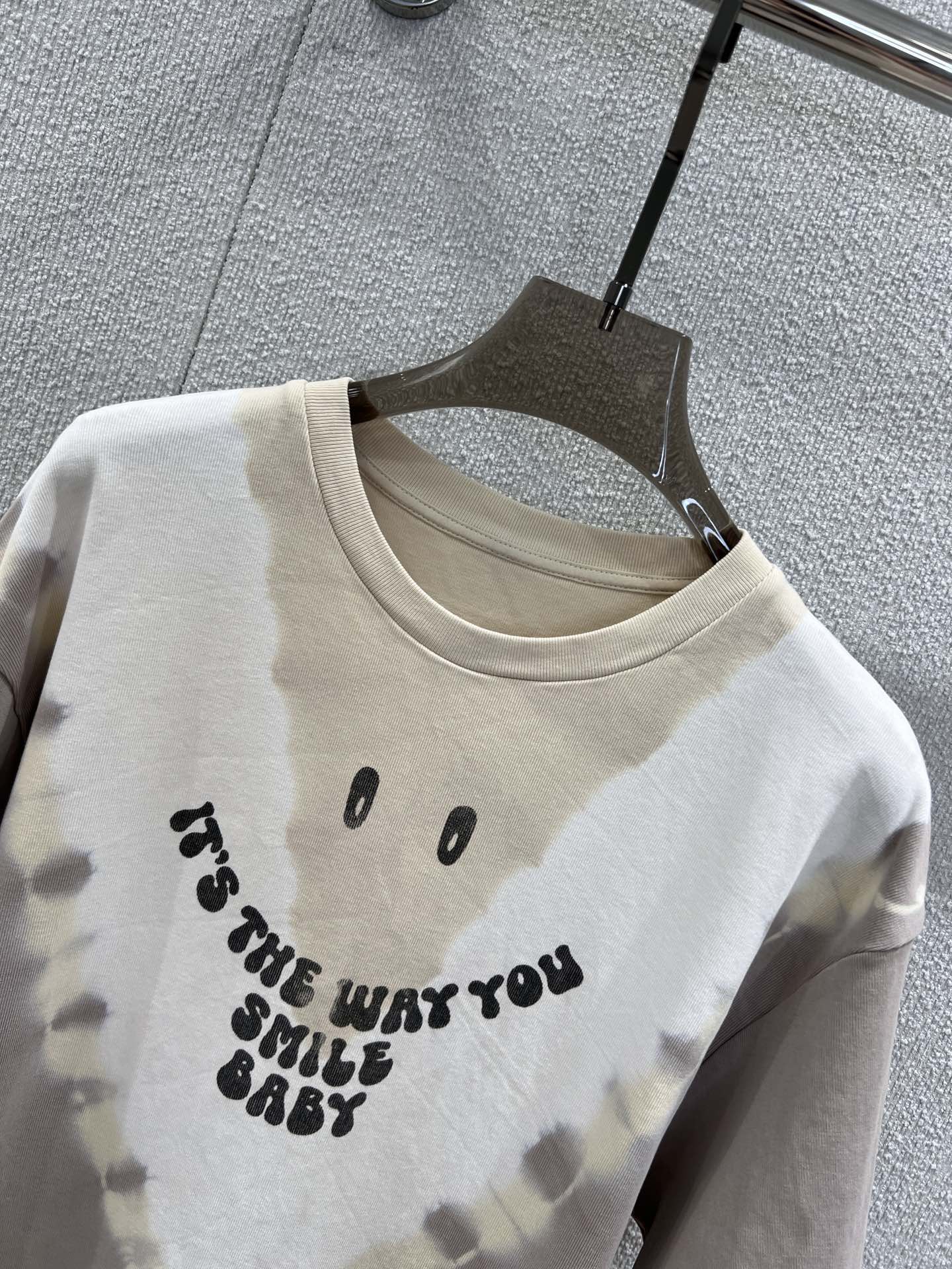 Fashion Review: Maison Margiela 25ss Spring/Summer Collection – High-quality Women’s Dress and T-shirt with Unique Design - 图片 3