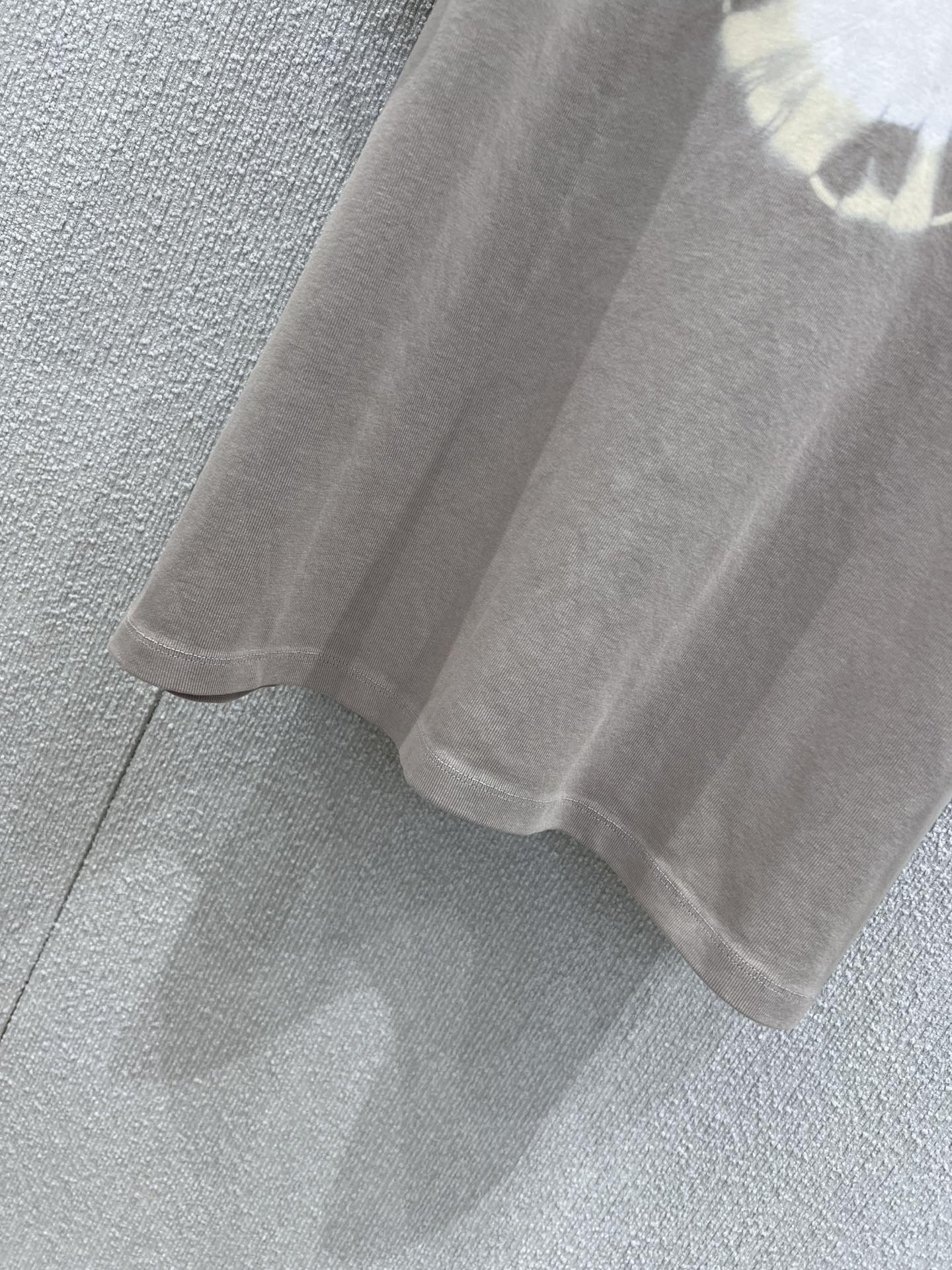 Fashion Review: Maison Margiela 25ss Spring/Summer Collection – High-quality Women’s Dress and T-shirt with Unique Design - 图片 6