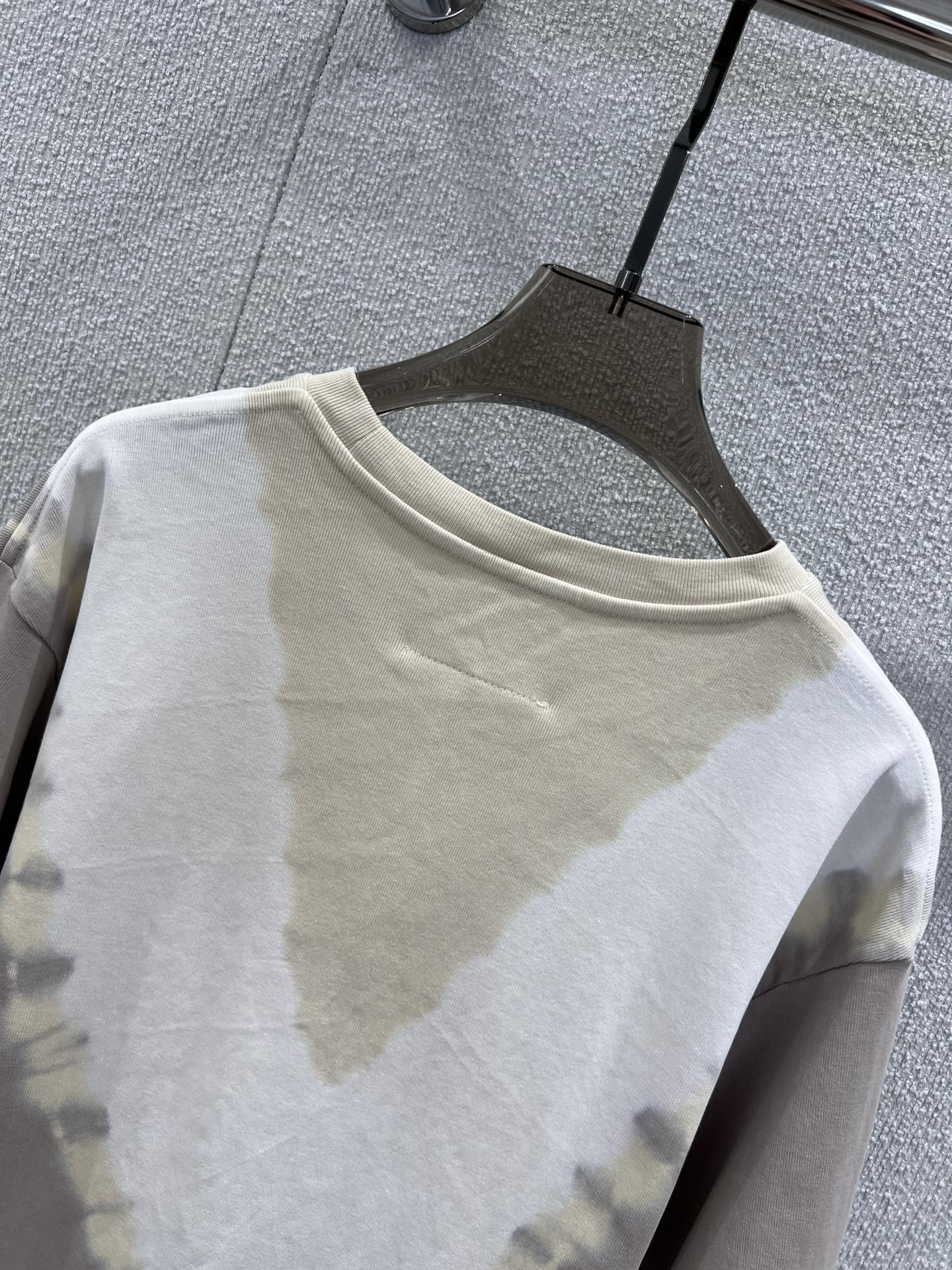 Fashion Review: Maison Margiela 25ss Spring/Summer Collection – High-quality Women’s Dress and T-shirt with Unique Design - 图片 4