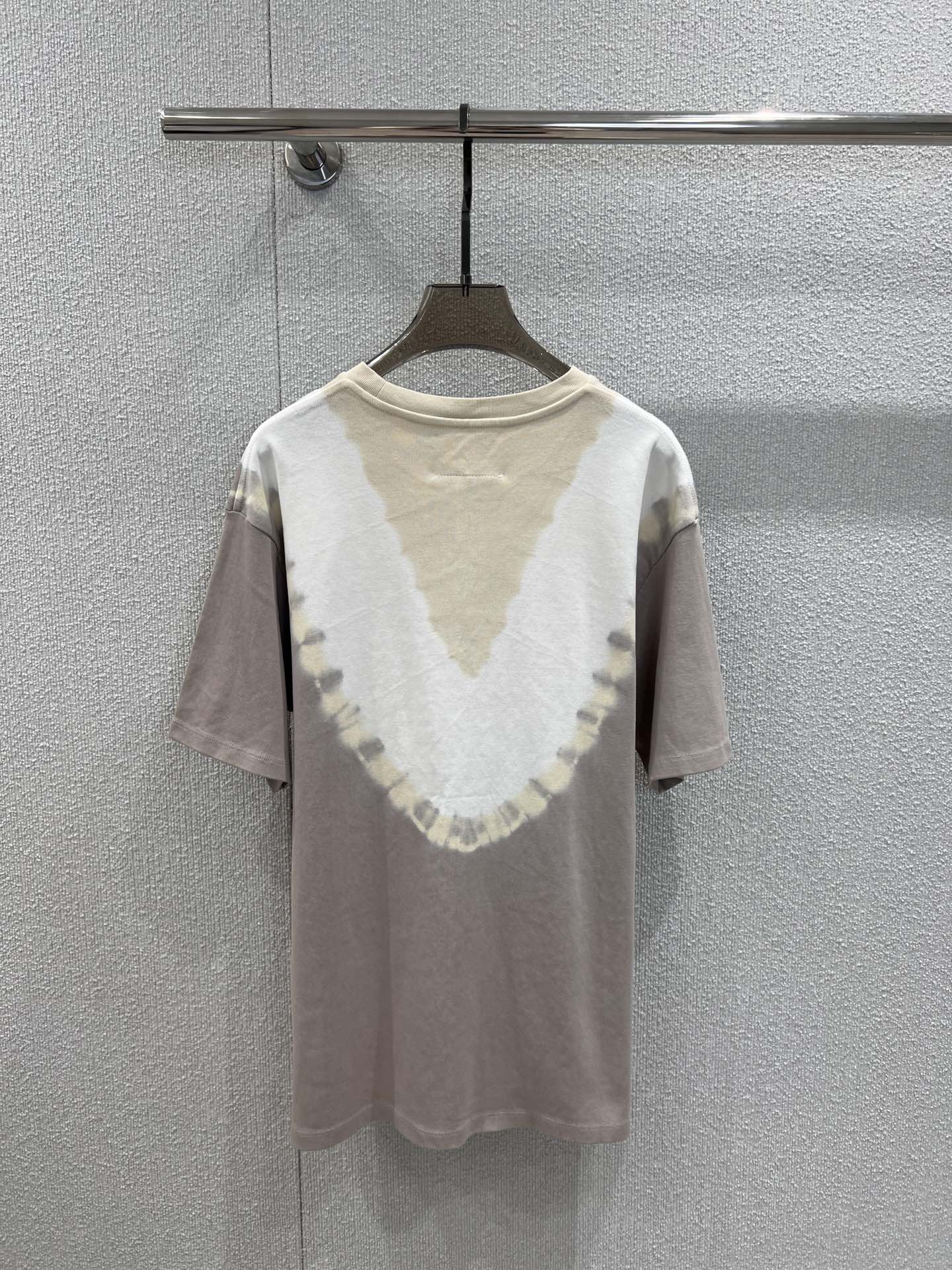 Fashion Review: Maison Margiela 25ss Spring/Summer Collection – High-quality Women’s Dress and T-shirt with Unique Design - 图片 2
