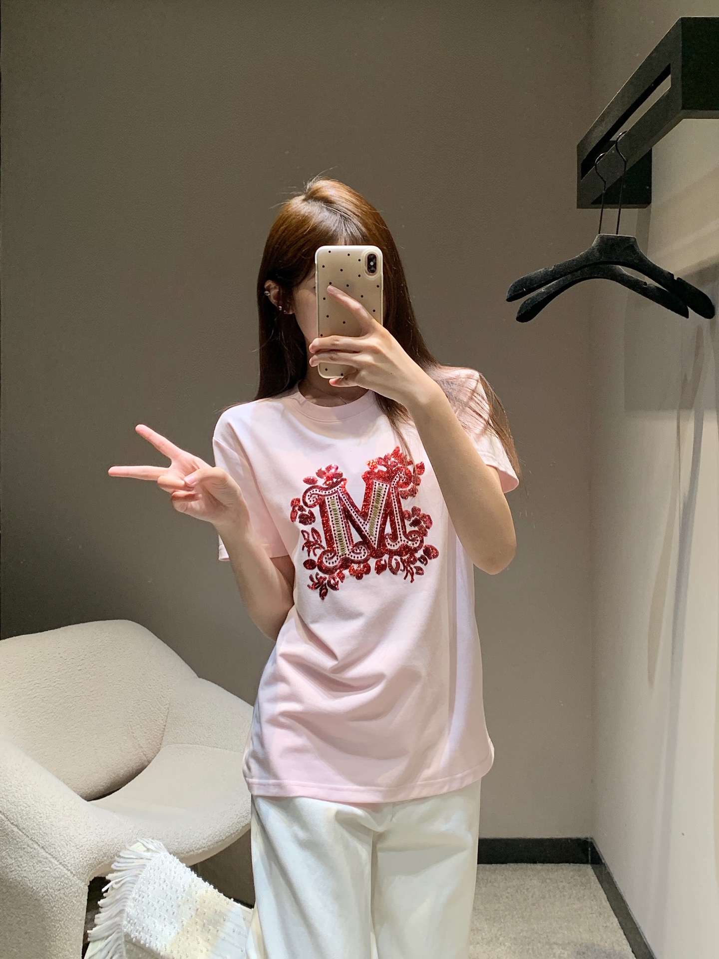 NO:333728,Maxmar* 25Ss Spring and Summer New Style Bead Embroidered Hot Diamond Round Neck Short-Sleeve T-shirt丨Exclusive High-end Production!  Exquisite regular version with huge slim upper body!  A must-have item for fashionable things unlocks all outfits!  Classic items are fashionable and high-end, and the style is versatile and not picky!  Workmanship quality depends on the details. S/M/L is available in stock, T-shirt,tees, t-shirt,alexander wang19860909Maxmar* 25Ss春夏新款 珠片绣烫钻圆领短袖T恤丨独家高版出品！精致常规版型上身巨显瘦！时髦精必备单品解锁所有穿搭！经典单品时髦又高级,版型百搭不挑人！做工品质看细节.现货发售S/M/L,,T-shirt,tees，t-shirt,alexander wang,Women's clothing