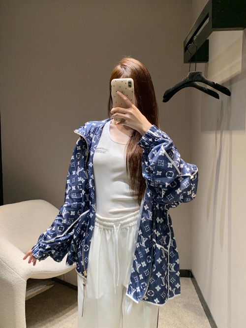 Louis Vuitton Monogram Print Hooded Windbreaker Jacket, Spring/Summer Collection 1 Louis Vuitton Monogram Print Hooded Windbreaker Jacket, Spring/Summer Collection