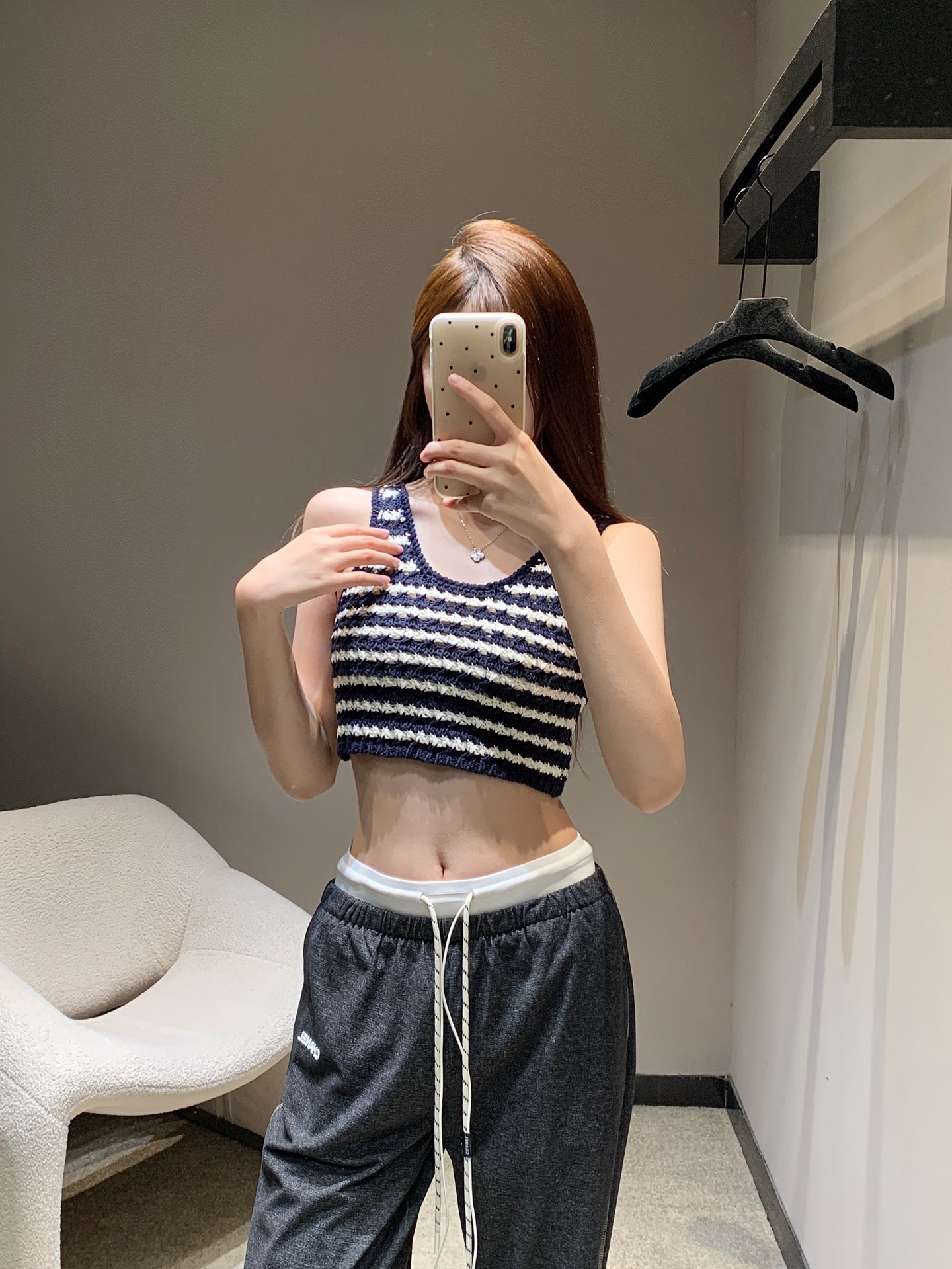 NO:335080,Prad* 25Ss spring and summer new style, triangle striped knitted short vest丨Exclusive yb development!  High-end production!  The back triangle logo is exclusive to the logo and small details!  Short cut and high-waist pants are paired with series of high-waist pants. Whether it is made of inner wear or worn alone, it will make people shine. It will look very good if you just have a concave look~ YB custom yarn comfort is also great!  S/M/L, prada, alexander wang19860909Prad* 25Ss春夏新款 三角标条纹针织短款小背心丨独家yb开发！高版出品！后背三角标专属logo贴标小细节！短款裁剪搭配系列高腰裤 无论做内搭还是单穿都能让人眼前一亮 随便凹个造型就很好看呢~YB定制纱线舒适感也是棒棒哒！现货发售S/M/L,,prada,alexander wang,Women's clothing