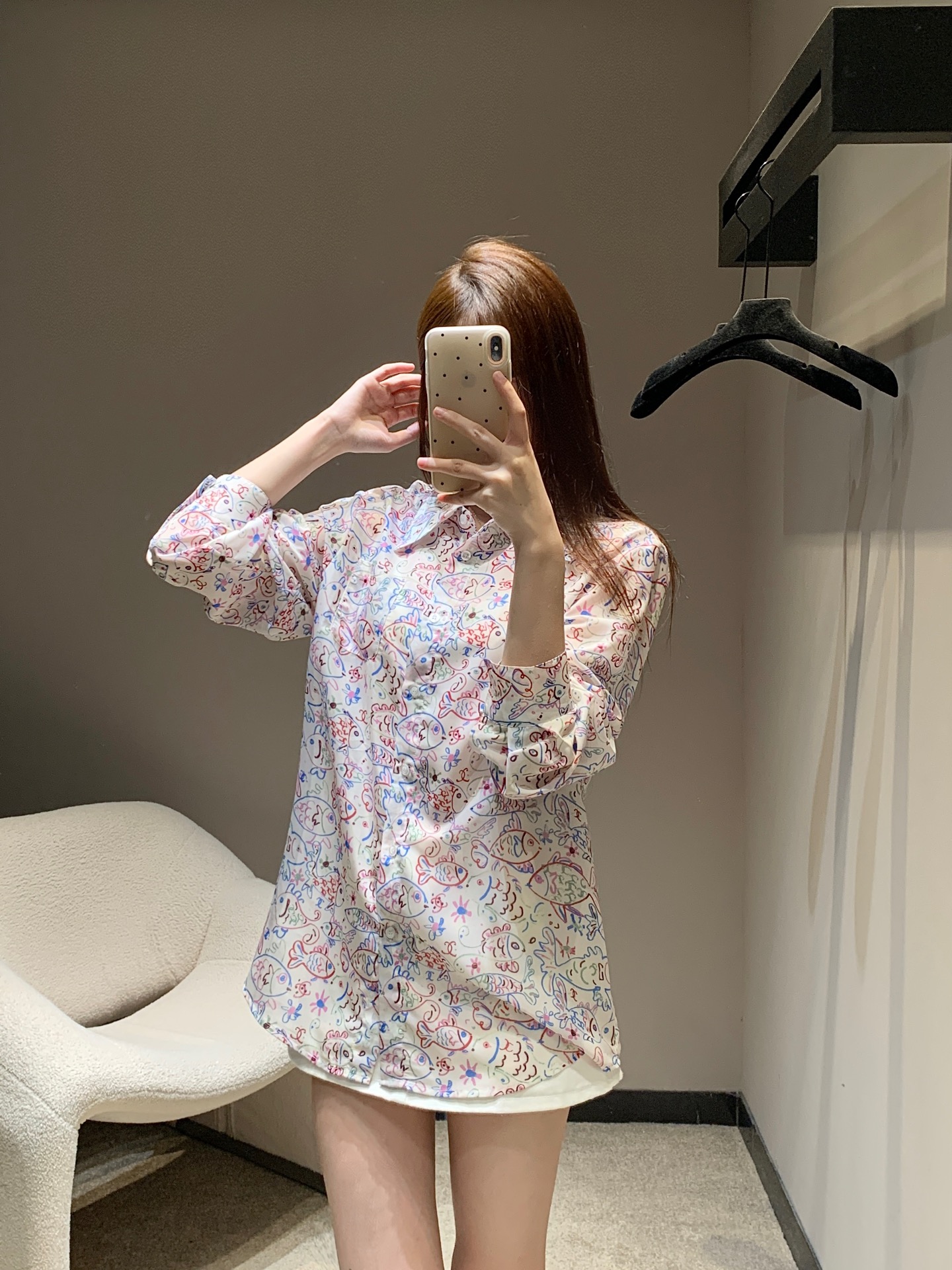 NO:335494,Chane* 25Ss Spring and Summer New Style Fish Graffiti Print Long Sleeve Shirt丨Exclusive High Edition Production!  The color scheme is super refreshing ~ the custom fabric is light and thin without losing texture oversize, the upper body is lazy and elegant, instantly becomes a paper piece for daily life, whether it is buckled or worn openly!  A must-have item for summer vacation!  All of them are sold for me in stock S/M/L, chanel, versace, shirts, alexander wang19860909Chane* 25Ss春夏新款 鱼鱼涂鸦印花长袖衬衫丨独家高版出品！配色超级清爽～定制面料轻薄又不失质感oversize版型上身慵懒有气质 瞬间变成纸片人日常无论扣合 还是敞开穿都很绝！夏天度假必备单品！都给我冲现货发售S/M/L,,chanel,versace,shirts,alexander wang,Women's clothing