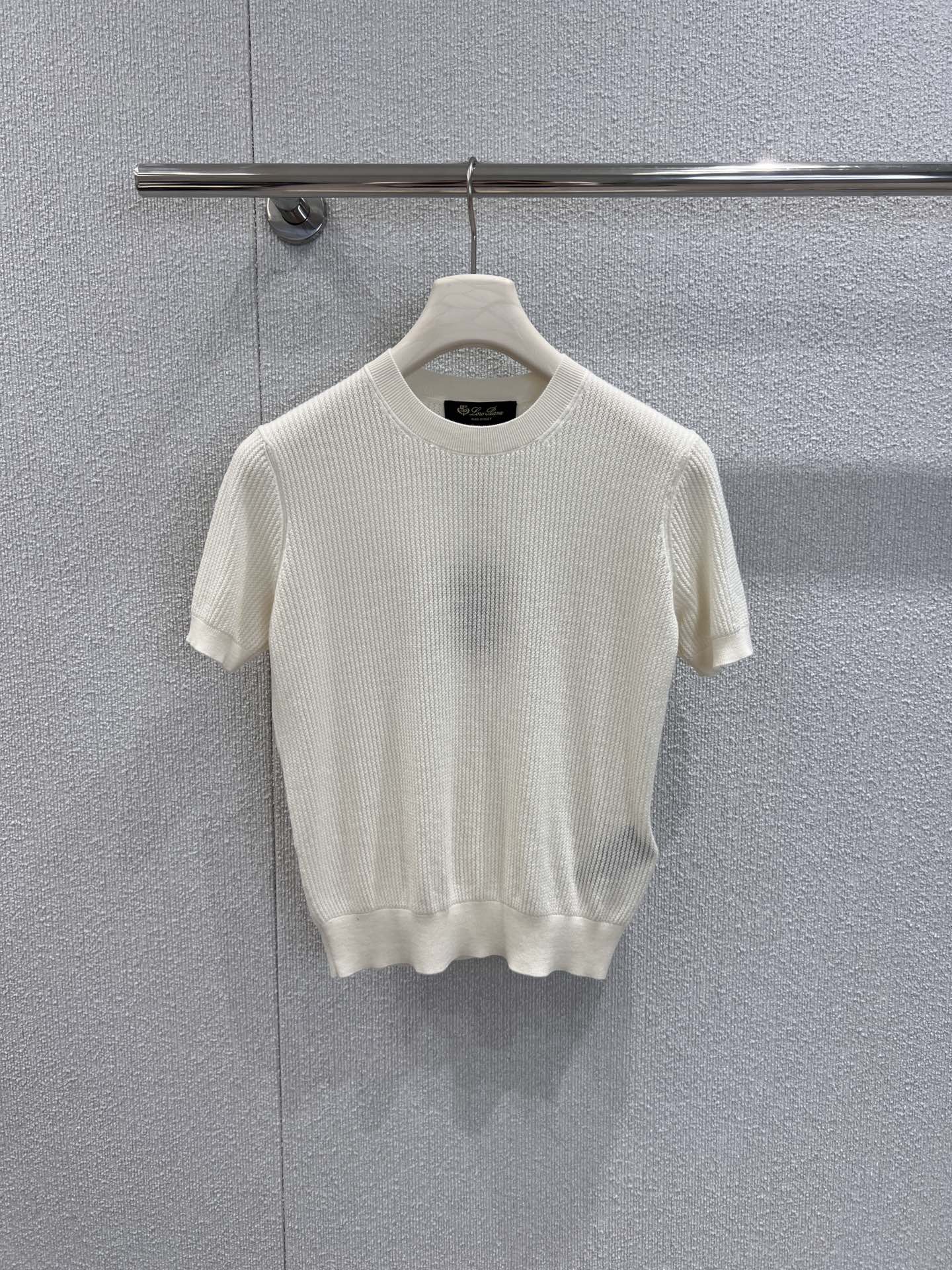 NO:413387,Top Skirt Supports Change of Loro Pian*25SS Spring and Summer New Knitted Short-sleeved Top + Knitted Skirt | Exclusive YB Development!  High-end production!  It's a lazy suit that I can't take off!  Comfort and practical wear are both rare online. It is simple and yet high-end. It can easily make your appearance perfect in daily life, whether it is a separate match or a set!  Simple, high-end and tasteful!  Big recommendation!  S/M/L real photos, loro piana, skirts, T-shirt, alexander wang19860909上衣 半裙支持换款 Loro Pian*25SS春夏新款 针织短袖上衣+针织半身裙丨独家yb开发！高版出品！好穿到脱不下来的懒人套装！舒适度与实穿性双双在线太难得了简约又不失高级感 轻轻松松就能让你颜值开挂日常无论分开搭配或一套都完美！简单高级又有品味！重磅推荐！现货发售 S/M/L实拍细节图,,loro piana,skirts,T-shirt,alexander wang,Women's clothing