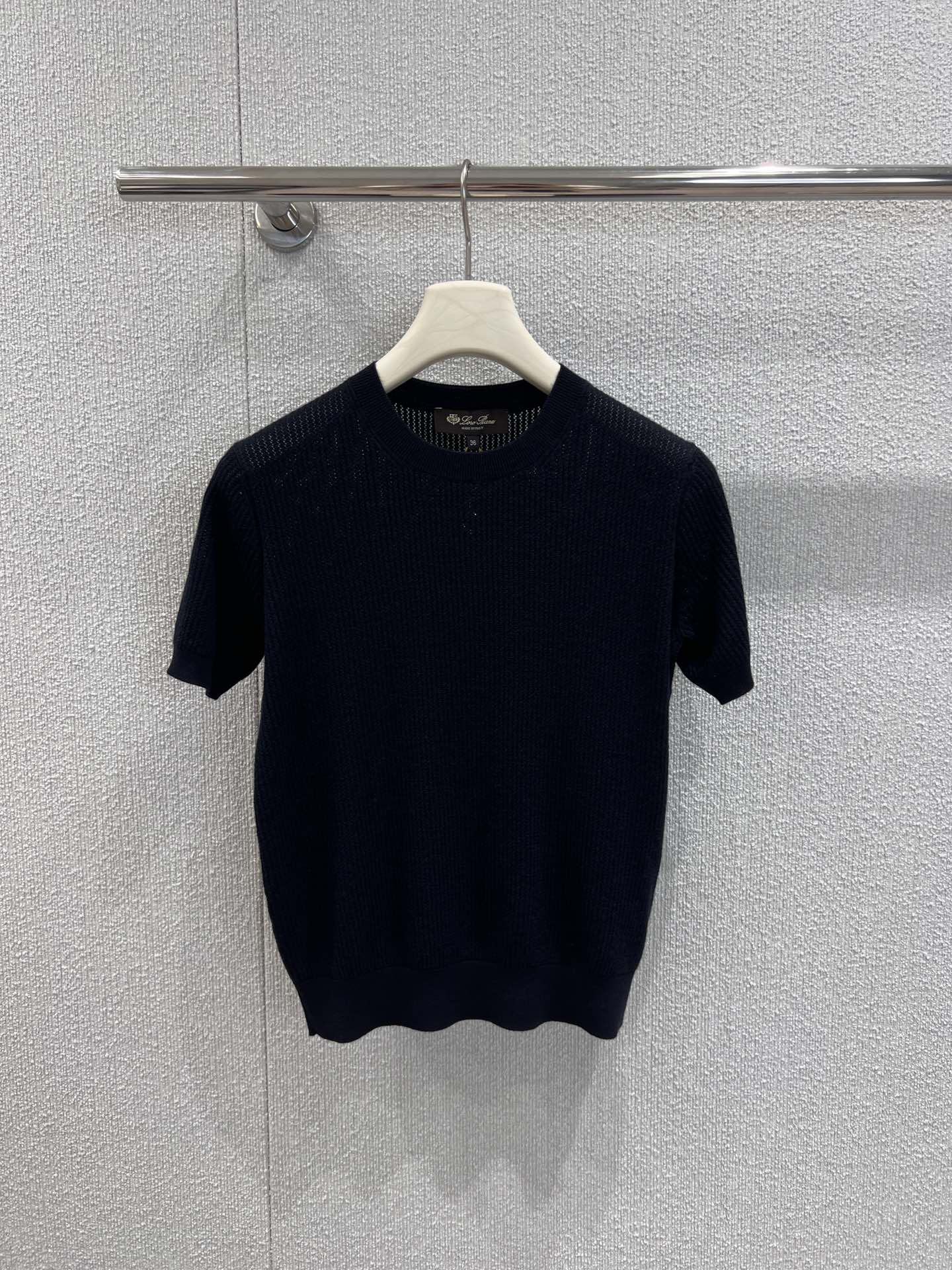 NO:413395,Top Skirt Supports Change of Loro Pian*25SS Spring and Summer New Knitted Short-sleeved Top + Knitted Skirt | Exclusive YB Development!  High-end production!  It's a lazy suit that I can't take off!  Comfort and practical wear are both rare online. It is simple and yet high-end. It can easily make your appearance perfect in daily life, whether it is a separate match or a set!  Simple, high-end and tasteful!  Big recommendation!  S/M/L real photos, loro piana, skirts, T-shirt, alexander wang19860909上衣 半裙支持换款 Loro Pian*25SS春夏新款 针织短袖上衣+针织半身裙丨独家yb开发！高版出品！好穿到脱不下来的懒人套装！舒适度与实穿性双双在线太难得了简约又不失高级感 轻轻松松就能让你颜值开挂日常无论分开搭配或一套都完美！简单高级又有品味！重磅推荐！现货发售 S/M/L实拍细节图,,loro piana,skirts,T-shirt,alexander wang,Women's clothing