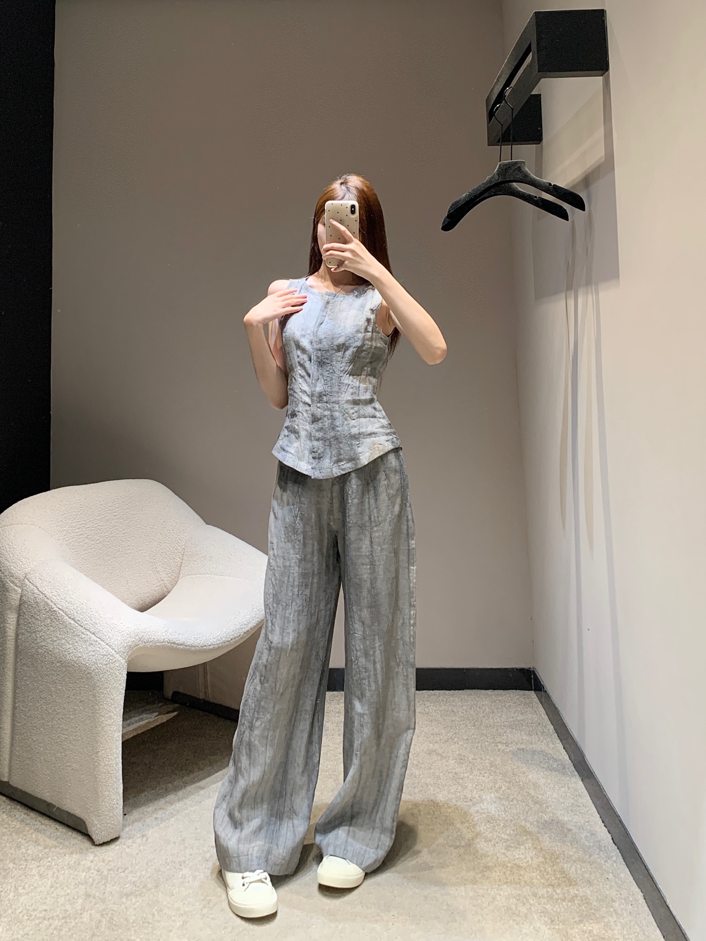 NO:411090,Vest, trousers, Massimo Du*ti 25Ss spring and summer new style, dyed linen round neck vest + wide-leg pants set | Exclusive yb development!  High-end production!  Who can refuse this niche linen set with dyeing technology!  It’s really hard not to be praised when walking on the street!  The upper body is so comfortable!  Everyday, whether it is separate or a set is perfect!  Easy to control the casual temperament and lazy style custom fabrics, comfortable and super easy to watch, simple, high-end and tasteful!  Sisters!  Bounce it all for me!  S/M/L, alexander wang19860909马甲 长裤 Massimo Du*ti 25Ss春夏新款 吊染亚麻圆领背心+阔腿裤套装丨独家yb开发！高版出品！谁能拒绝这套小众吊染工艺的亚麻套装啊！走在街上真的很难不被夸！上身简直太舒服啦！日常无论分开搭配或一套都完美！轻松拿捏率性气质慵懒风定制面料舒适度爆表简单高级又有品味！姐妹们！都给我冲！现货发售S/M/L,,alexander wang,Women's clothing