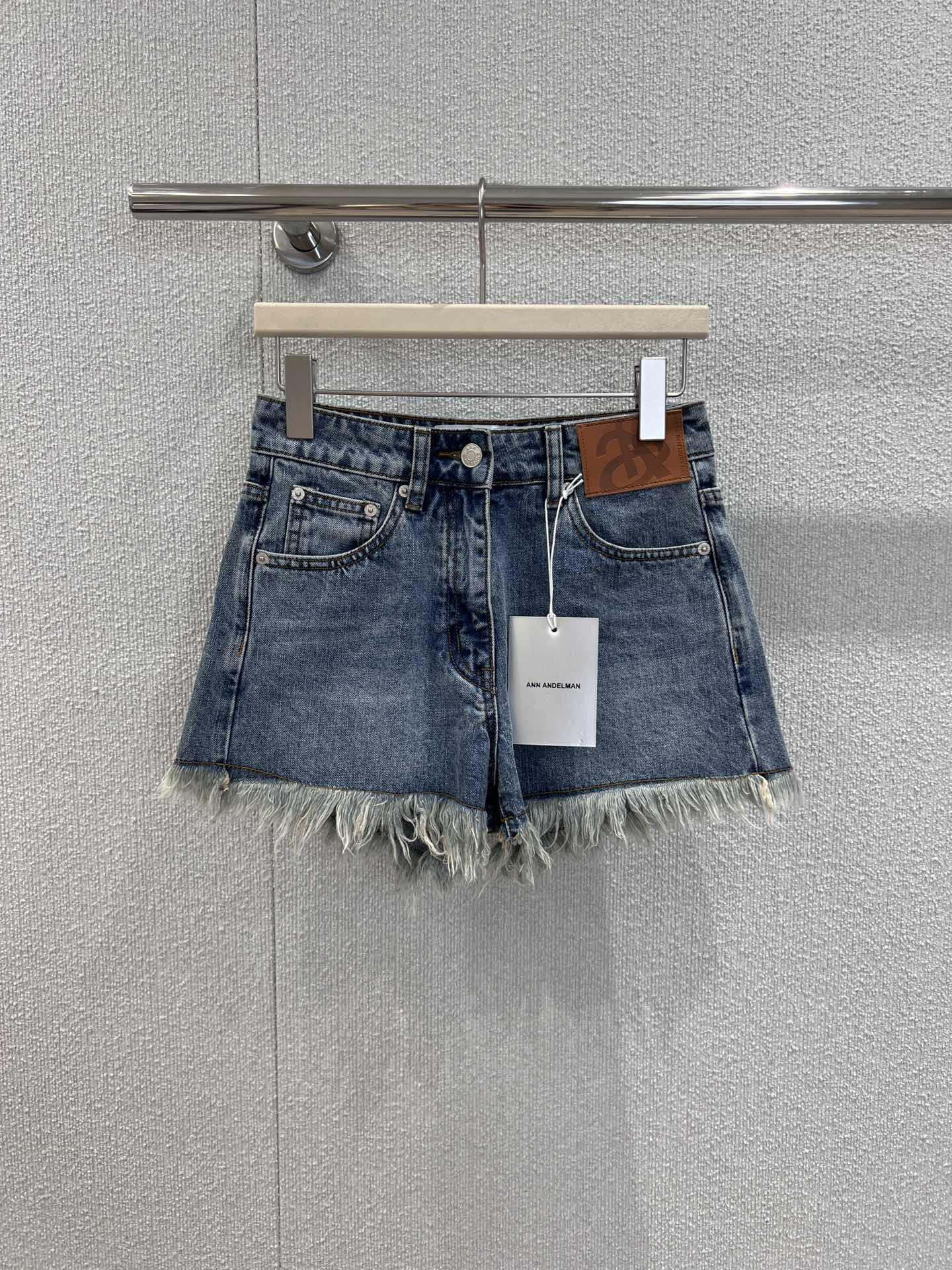 High-Quality Women’s Suit with Fur-Side-Coated Jeans: Exclusive Spring Collection!