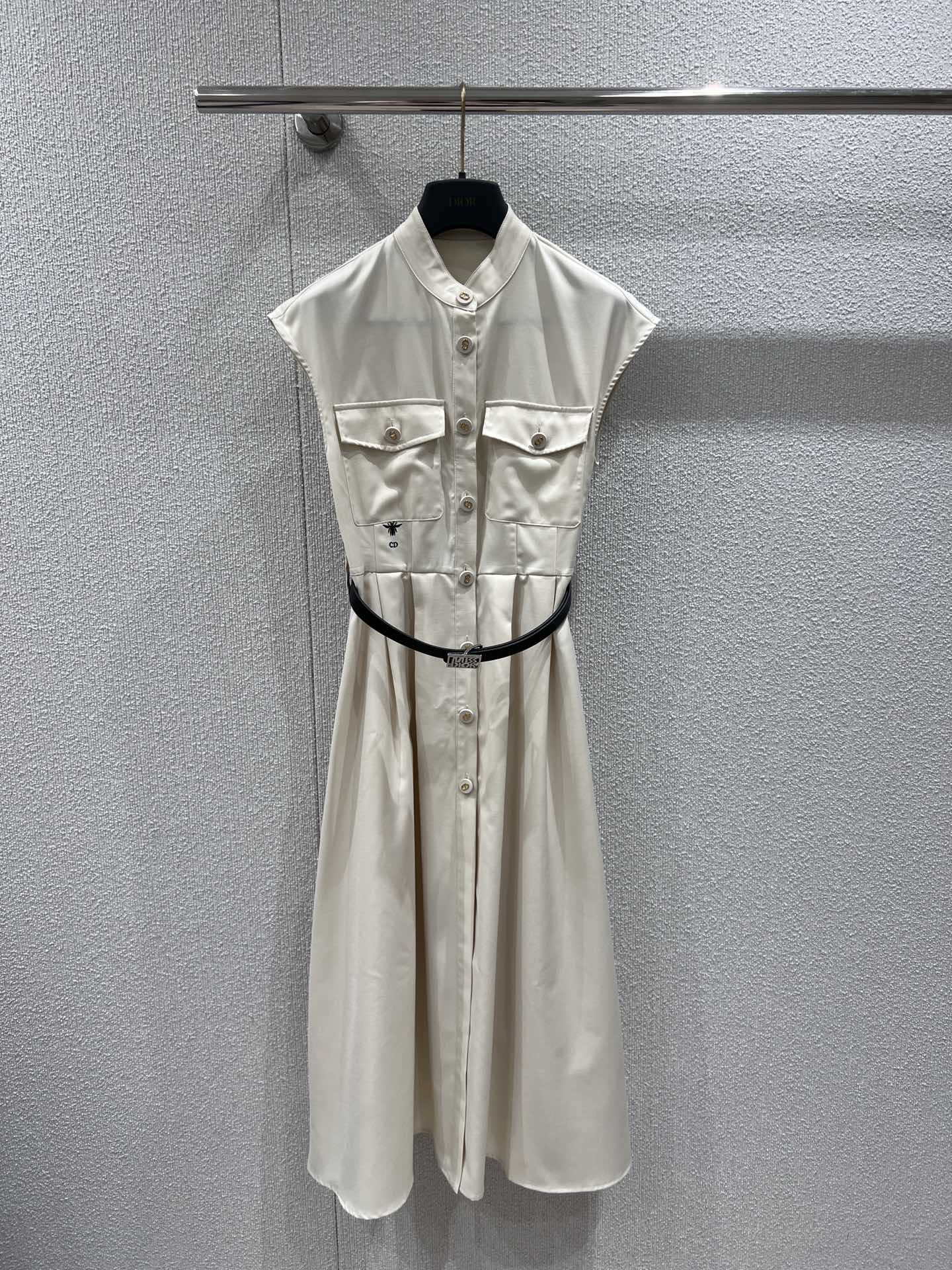 NO:413512,Support replacement Dio* 25Ss spring and summer new style, temperament college style small stand-up collar waist-closing dress | Exclusive high-end production!  A small stand-up collar waist-closed skirt design, and a belt design highlights a slim waist, making the upper body look slim and tall!  The quality of workmanship depends on the details!  Highly recommend the private model, the imported fabric has a great texture!  S/M/L real photos, dior, skirts, alexander wang19860909支持换款 Dio* 25Ss春夏新款 气质学院风小立领收腰连衣裙丨独家高版出品！小立领收腰大裙摆设计,腰带设计凸显小蛮腰 上身显瘦又高挑！做工品质看细节！强烈推荐自留款,进口面料质感超赞！现货发售S/M/L实拍细节图,,dior,skirts,alexander wang,Women's clothing