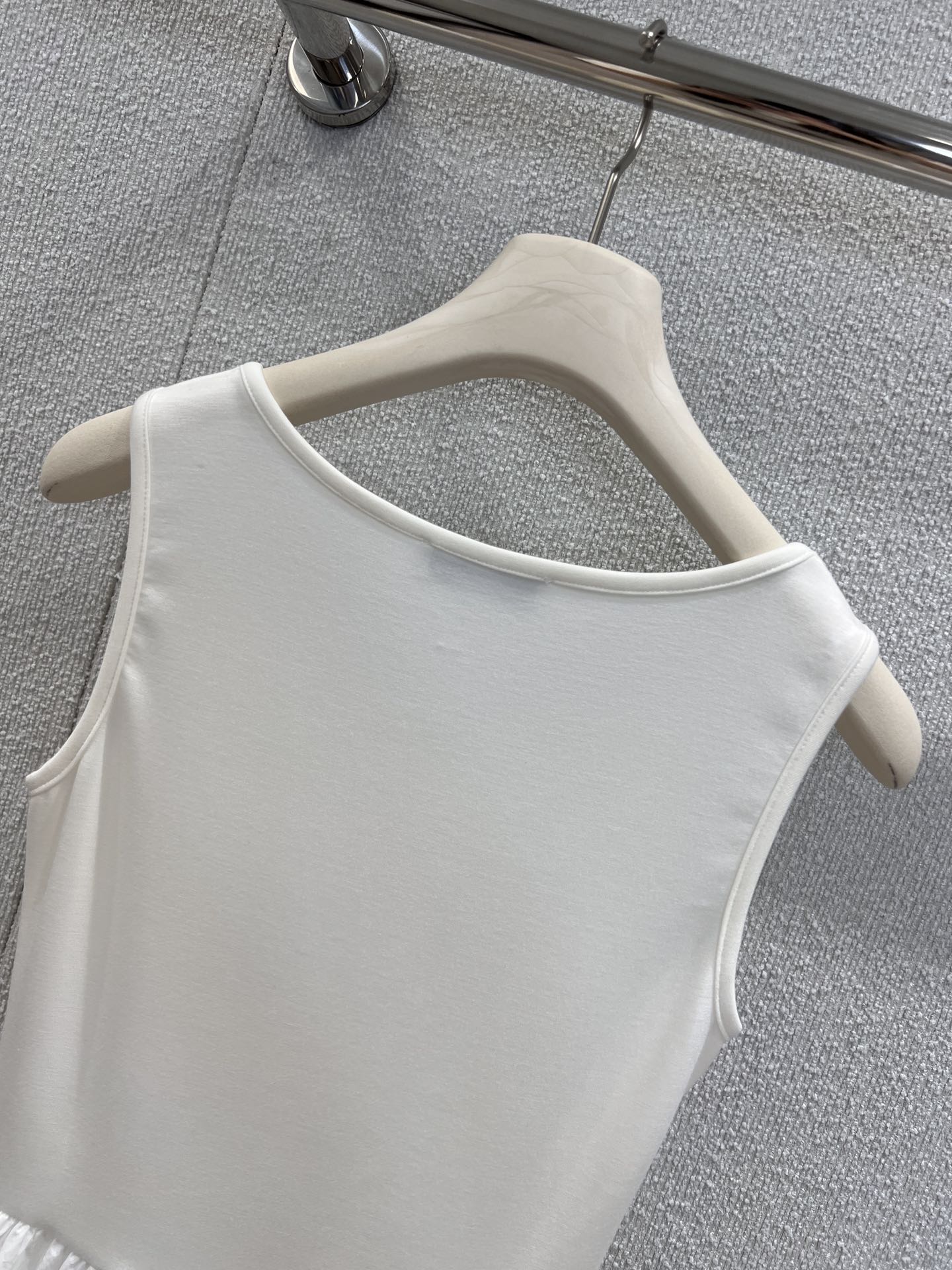 New High-End Women’s Vest Dress with Micro-Clip Weave for Spring/Summer - 图片 4