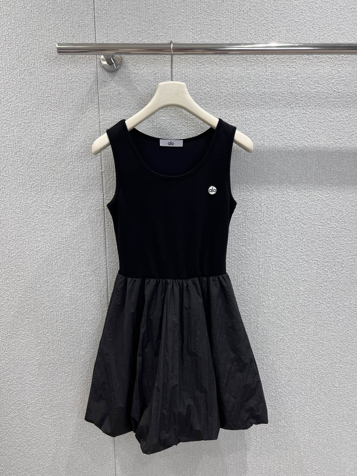 “High-Quality Women’s Dress: Alo* 25Ss Spring/Summer Collection with Unique Design” - 图片 1