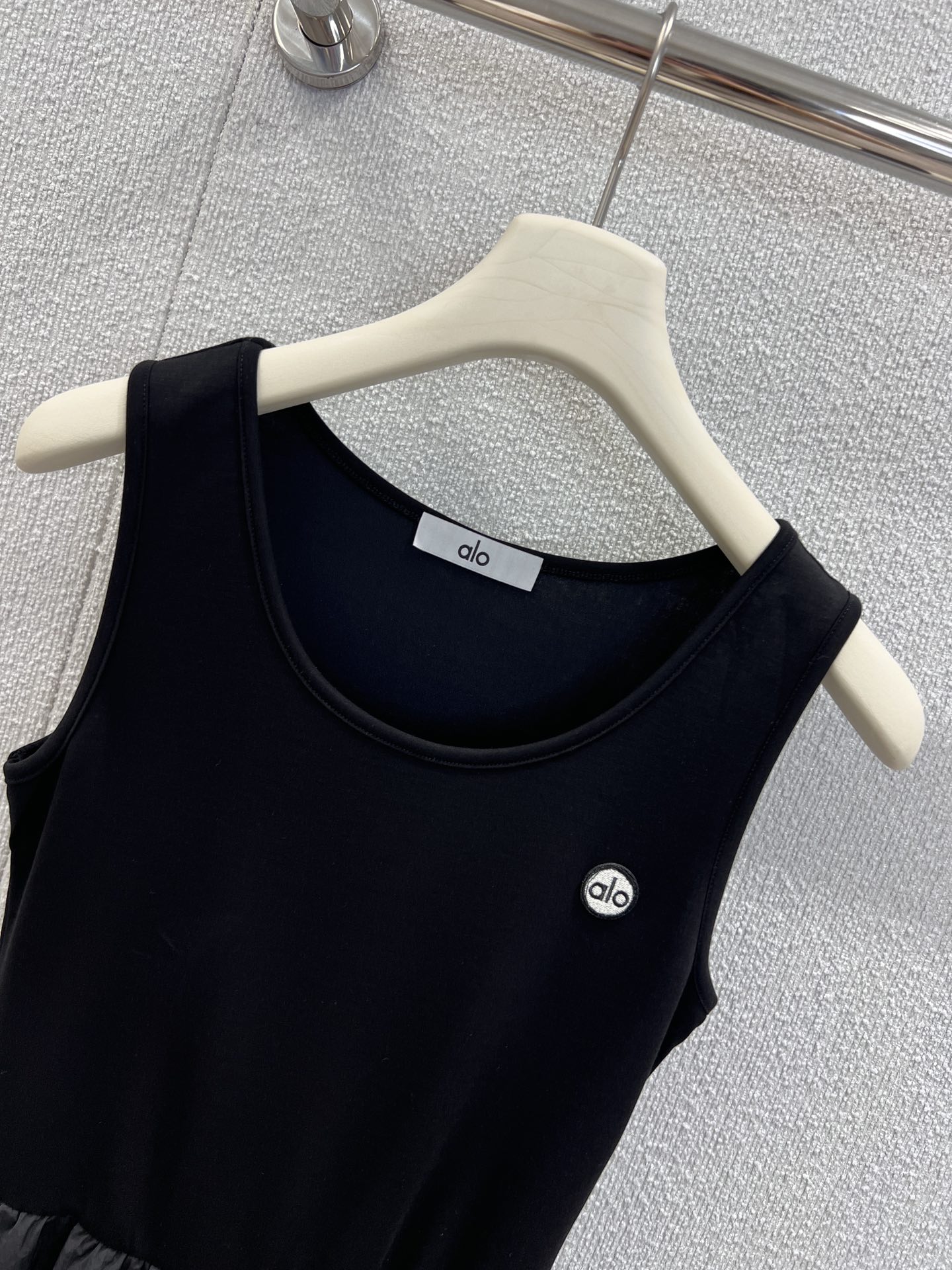“High-Quality Women’s Dress: Alo* 25Ss Spring/Summer Collection with Unique Design” - 图片 3