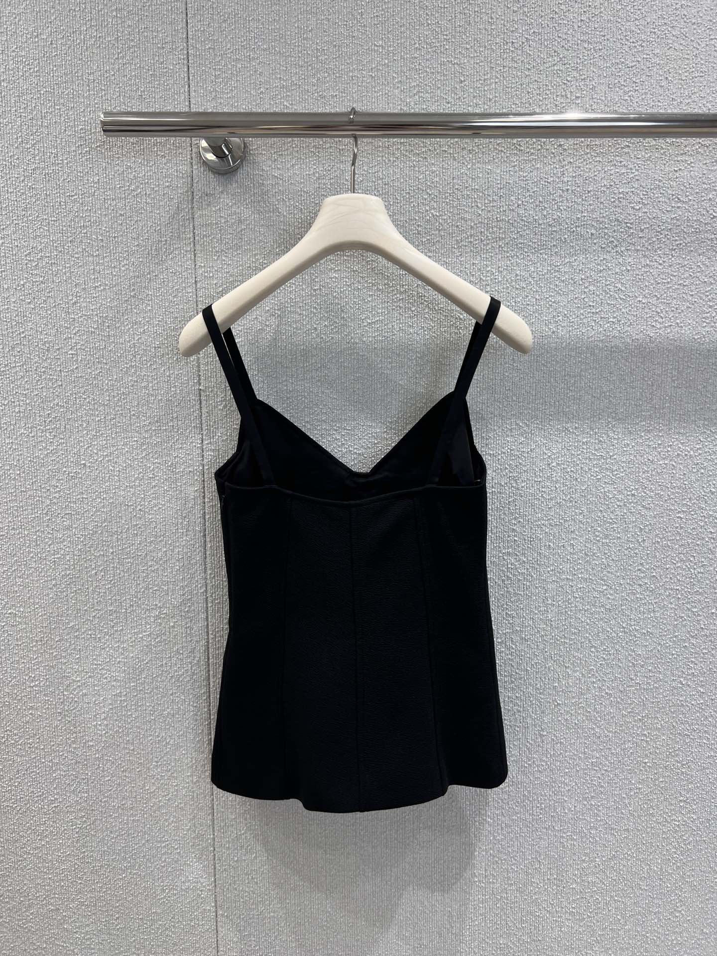 High-Quality Women’s Clothes: New Jil Sander Spring/Summer Collection with Customizable Vests - 图片 2