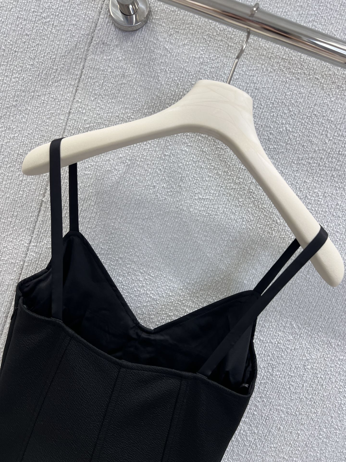 High-Quality Women’s Clothes: New Jil Sander Spring/Summer Collection with Customizable Vests - 图片 4