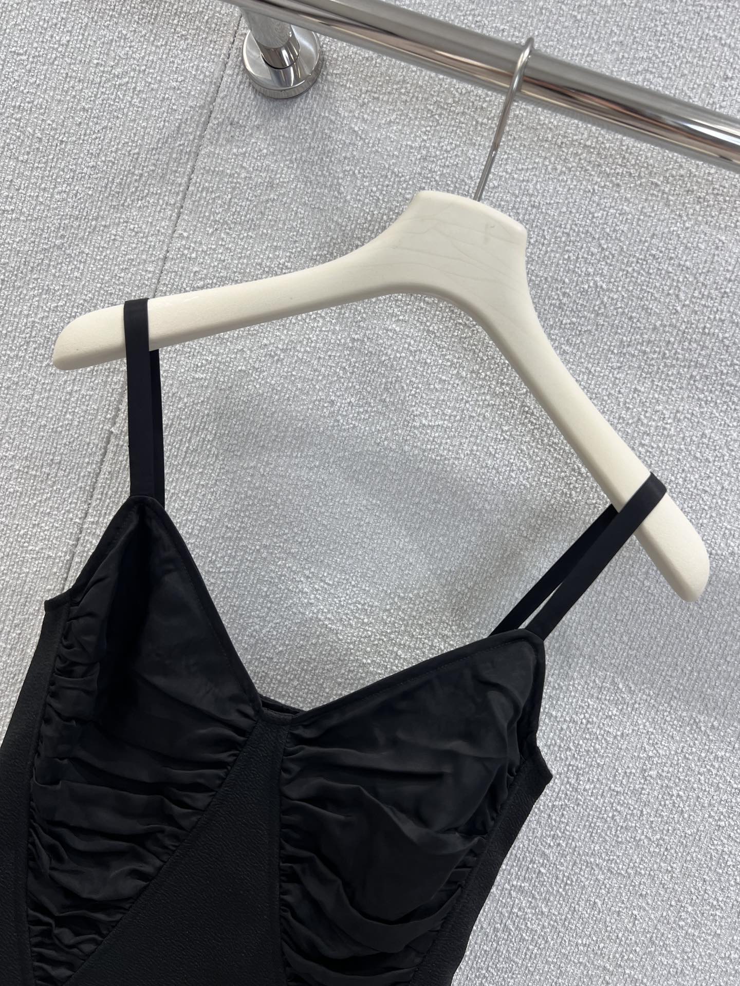 High-Quality Women’s Clothes: New Jil Sander Spring/Summer Collection with Customizable Vests - 图片 3