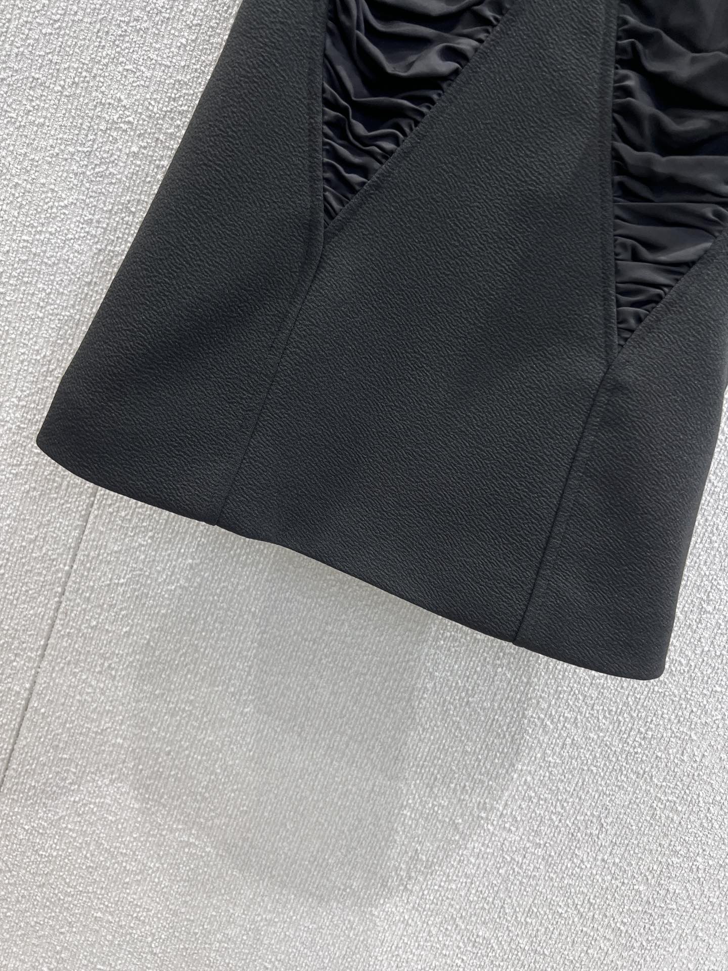 High-Quality Women’s Clothes: New Jil Sander Spring/Summer Collection with Customizable Vests - 图片 6