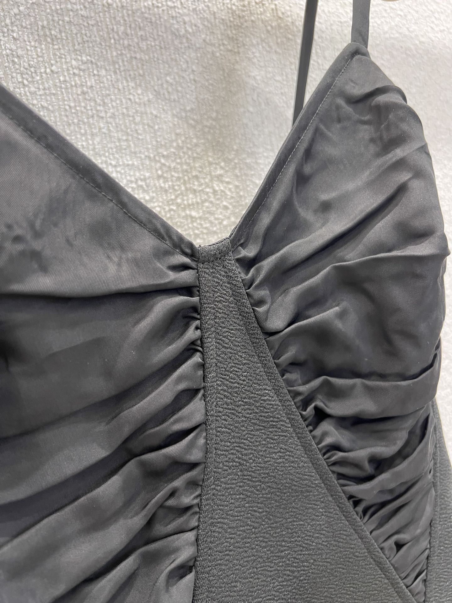 High-Quality Women’s Clothes: New Jil Sander Spring/Summer Collection with Customizable Vests - 图片 5