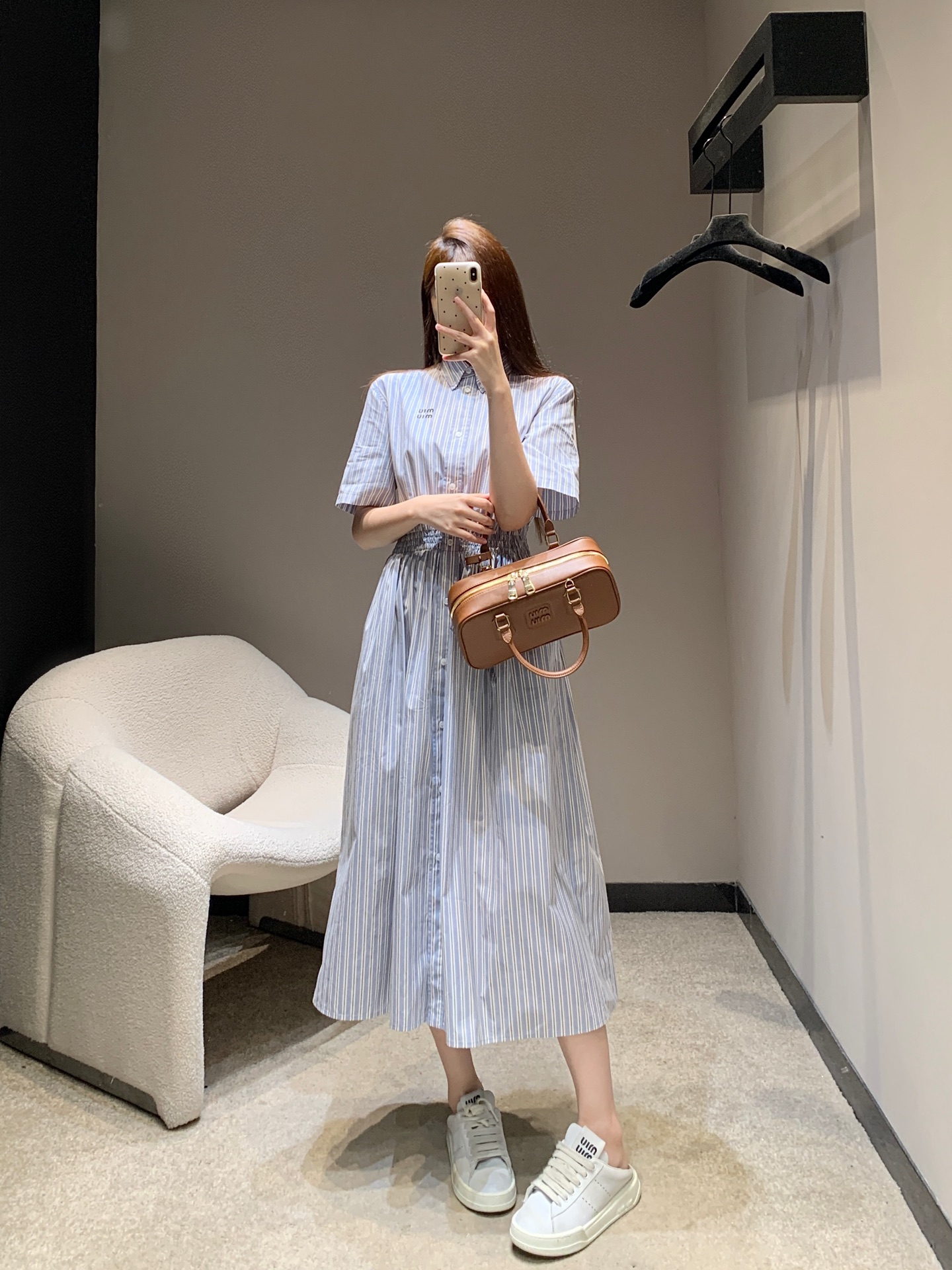 NO:422422,Miumi* 25Ss Spring and Summer New Style Refreshing Academy Style Elastic Waist Striped Short Sleeve Shirt Dress丨Exclusive YB Development!  High-end production!  Custom imported cotton material, skin-friendly and soft version is crisp and stylish, huge and comfortable, classic brand logo embroidery embroidery, waist-closing skirt is lively and elegant, outlining graceful figure. Whether you are strolling on the street or attending casual parties, it can make you elegant and outstanding and become the focus of everyone. S/M/L is available in stock, miumiu, skirts, shirts, T-shirts, alexander wang19860909Miumi* 25Ss春夏新款 清爽学院风松紧腰条纹短袖衬衫连衣裙丨独家yb开发！高版出品！定制进口全棉材质 亲肤柔软版本挺括有型 巨巨巨舒服,经典品牌logo刺绣点缀,收腰裙摆灵动飘逸,勾勒曼妙身姿.无论是漫步街头还是出席休闲聚会,它都能让你优雅出众,成为众人焦点.现货发售S/M/L,,miumiu,skirts,shirts,T-shirt,alexander wang,Women's clothing