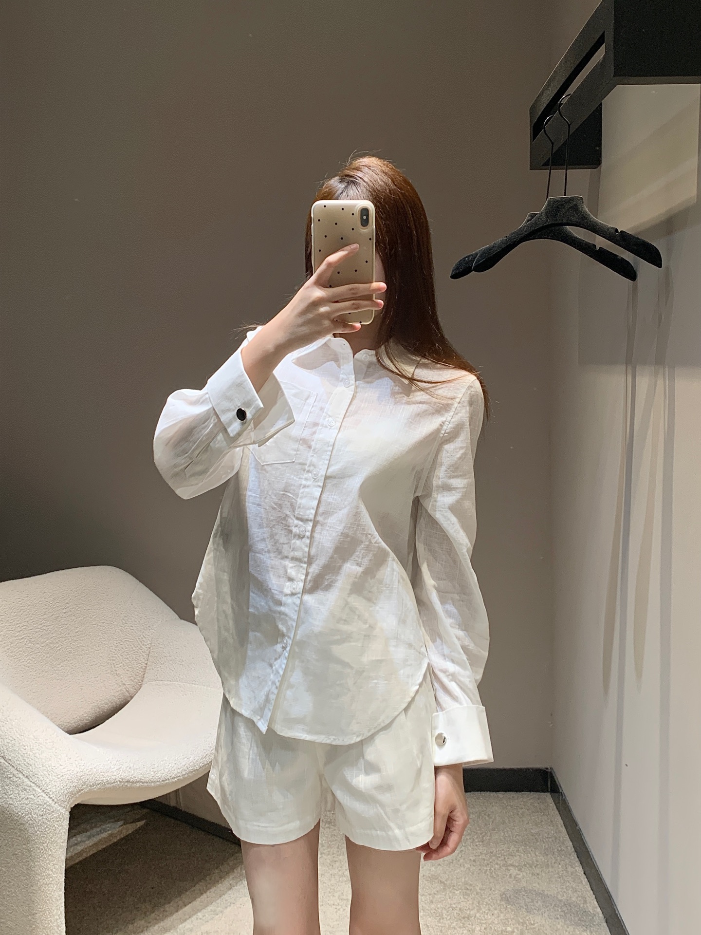 NO:422440,Saint lauren* 25Ss Spring and Summer New Style Letter Embroidered Long Sleeve Shirt + Shorts Set!  The popular set of fried chicken is free to match with a relaxed feeling now as a sunscreen and air conditioner shirt!  Transition directly to autumn!  Is the perfect shirt good looking collar?  Absolutely high quality!  You will know how much it is in seconds if you get it!  S/M/L, saint laurent, shorts,shirts,alexander wang19860909Saint lauren* 25Ss春夏新款 字母刺绣长袖衬衫+短裤套装！炒鸡火爆的套装 随意搭配松弛感满满 现在可以当防晒当空调衫！直接过渡到秋天！完美衬衫做的好不好看领子！绝对的高品质！拿到手就秒懂有多值！现货发售S/M/L,,saint laurent,shorts,shirts,alexander wang,Women's clothing