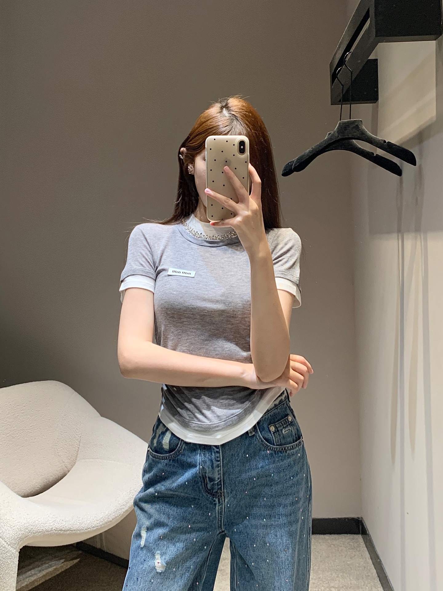 NO:424073,Miumi*25Ss early spring new model, micro-label diamond neck fake two-piece slim short-sleeved T-shirt丨Exclusive high-end product!  High stretch and comfortable fabric fake two-piece pleated design!  Full of single-wear layering design!  Both appearance and comfort!  The colors are super beautiful!  The result is full score!  An irresistible little item!  It's great to wear on your own!  Everything can be matched with [good] style really shows off your figure!  The customized fabric has a super texture and must not be missed!  S/M/L, miumiu, T-shirt,tees, t-shirt,alexander wang19860909Miumi*25Ss早春新款 微标钻领假两件修身短袖T恤丨独家高版出品！高弹力舒适面料假两件褶皱设计！单穿叠穿设计感满满！颜值与舒适度兼具！颜色超级美！出片效果打满分！无法抗拒的小单品！无论单穿打底都很棒！万物皆可搭配[好的]版型真的巨显身材！定制面料质感超级赞绝对不能错过的爆款！现货发售S/M/L,,miumiu,T-shirt,tees，t-shirt,alexander wang,Women's clothing