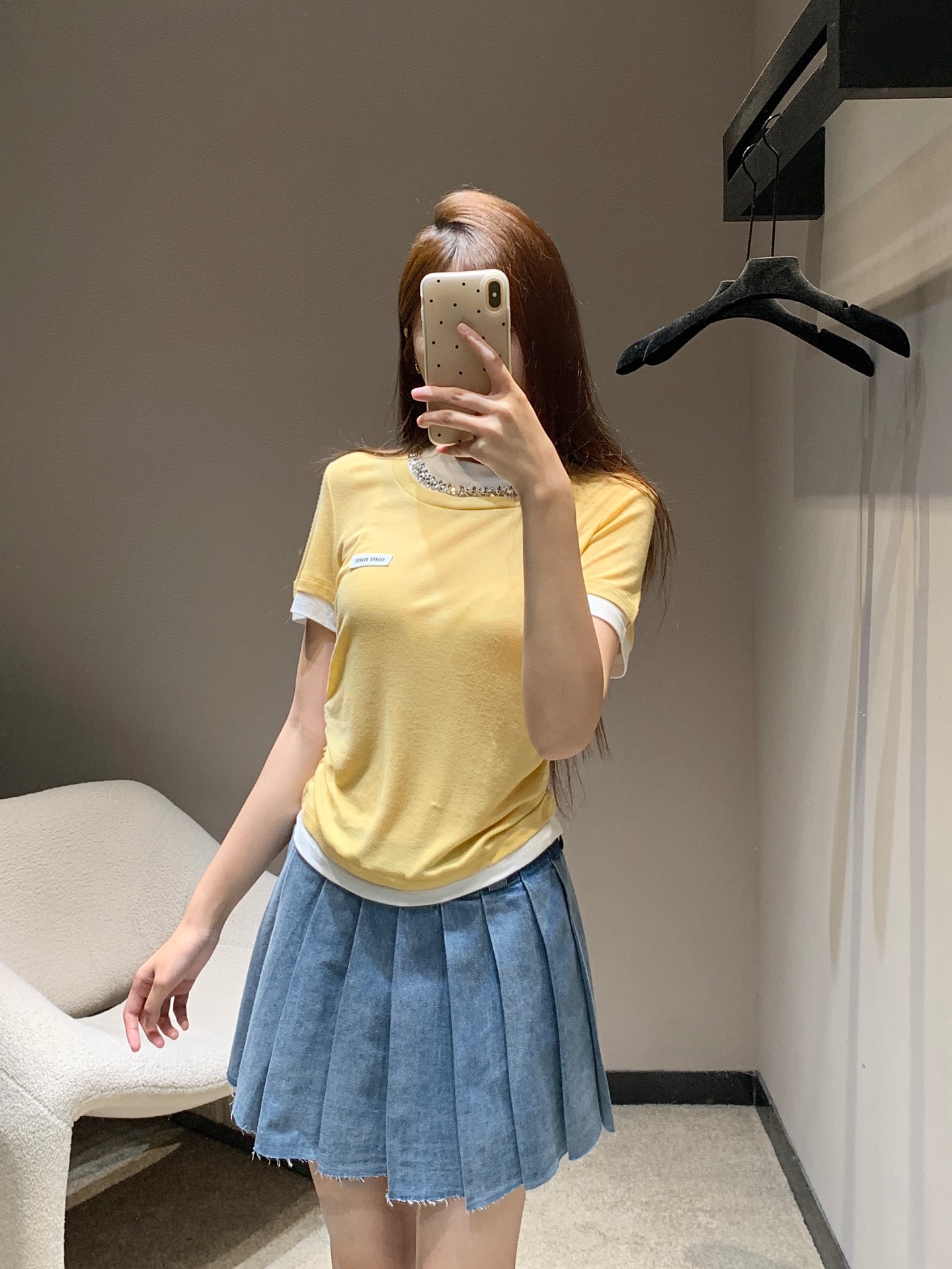 NO:424011,Miumi*25Ss early spring new model, micro-label diamond neck fake two-piece slim short-sleeved T-shirt丨Exclusive high-end product!  High stretch and comfortable fabric fake two-piece pleated design!  Full of single-wear layering design!  Both appearance and comfort!  The colors are super beautiful!  The result is full score!  An irresistible little item!  It's great to wear on your own!  Everything can be matched with [good] style really shows off your figure!  The customized fabric has a super texture and must not be missed!  S/M/L, miumiu, T-shirt,tees, t-shirt,alexander wang19860909Miumi*25Ss早春新款 微标钻领假两件修身短袖T恤丨独家高版出品！高弹力舒适面料假两件褶皱设计！单穿叠穿设计感满满！颜值与舒适度兼具！颜色超级美！出片效果打满分！无法抗拒的小单品！无论单穿打底都很棒！万物皆可搭配[好的]版型真的巨显身材！定制面料质感超级赞绝对不能错过的爆款！现货发售S/M/L,,miumiu,T-shirt,tees，t-shirt,alexander wang,Women's clothing