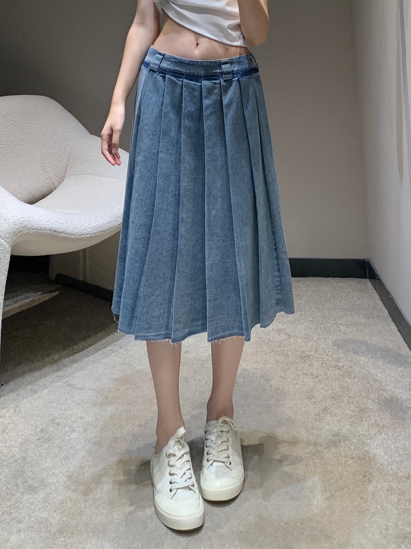 NO:434623,Miumi*2025 spring and summer new style, retro letter embroidered denim pleated long skirt丨Exclusive yb development!  High-end production!  It uses imported denim denim fabric, with high-quality texture and a crisp style. Light blue denim fabric has a freshness, and every pleat hides playfulness. The breasted details add an unruly attitude. Whoever wears it is a campus sweetheart or a street hot girl. Whether it is matched with a simple white T-T-T-T-T-T-T-T-T-T-T-T-T-T-T-T-T-T-T-T-T-T-T-T-T-T-T-T-T-T-T-T-T-T-T-T-T-T-T-T-T-T-T-T-T-T-T-T-T-T-T-T-T-T-T-T-T-T-T-T-T-T-T-T-T-T-T-T-T-T-T-T-T-T-T-T-T-T-T-T-T-T-T-T-T-T-T-T-T-T-T-T-T-T-T-T-T-T-T-T-T-T-T-T-T-T-T-T-T-T-T-T-T-T-T-T-T-T-T-T-T-T-T-T-T-T-T-T-T-T-T-T-T-T-T-T-T-T-T-T-T-T-T-T-T-T-T-T-T-T-T-T-T-T-T-T-T-T-T-T-T-T-T-T-T-T-T-T-T-T-T-T-T-T-T-T-T-T-T-T-T-T-T-T-T-T-T-T-T-T-T-T-T-T-T-T-T-T-T-T-T-T-T-T-T-T-T-T-T-T-T-T-T-T-T-T-T  S/M/L, miumiu, skirts, alexander wang19860909Miumi*2025春夏新款 复古字母刺绣丹宁牛仔百褶长半裙丨独家yb开发！高版出品！采用进口丹宁牛仔面料,质感高级.版型挺括.浅蓝色牛仔面料,自带清新感,每一道褶子都藏着俏皮.毛边细节增添不羁态度,谁穿谁是校园甜心、街头辣妹.无论是搭配简约白T还是个性短上衣,都能轻松拿捏时尚感,解锁你的专属青春style！现货发售 S/M/L,,miumiu,skirts,alexander wang,Women's clothing