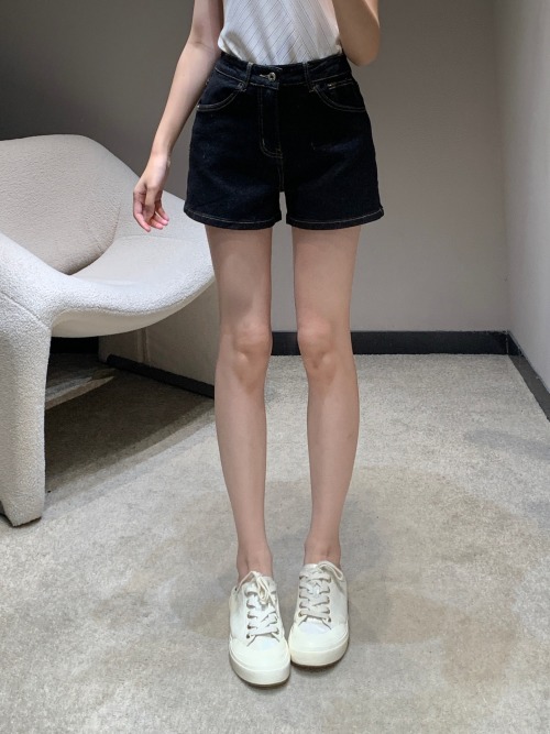 Loewe Women's Denim Shorts with Back Pocket Logo - Stylish & Comfortable 1 Loewe Women's Denim Shorts with Back Pocket Logo - Stylish & Comfortable