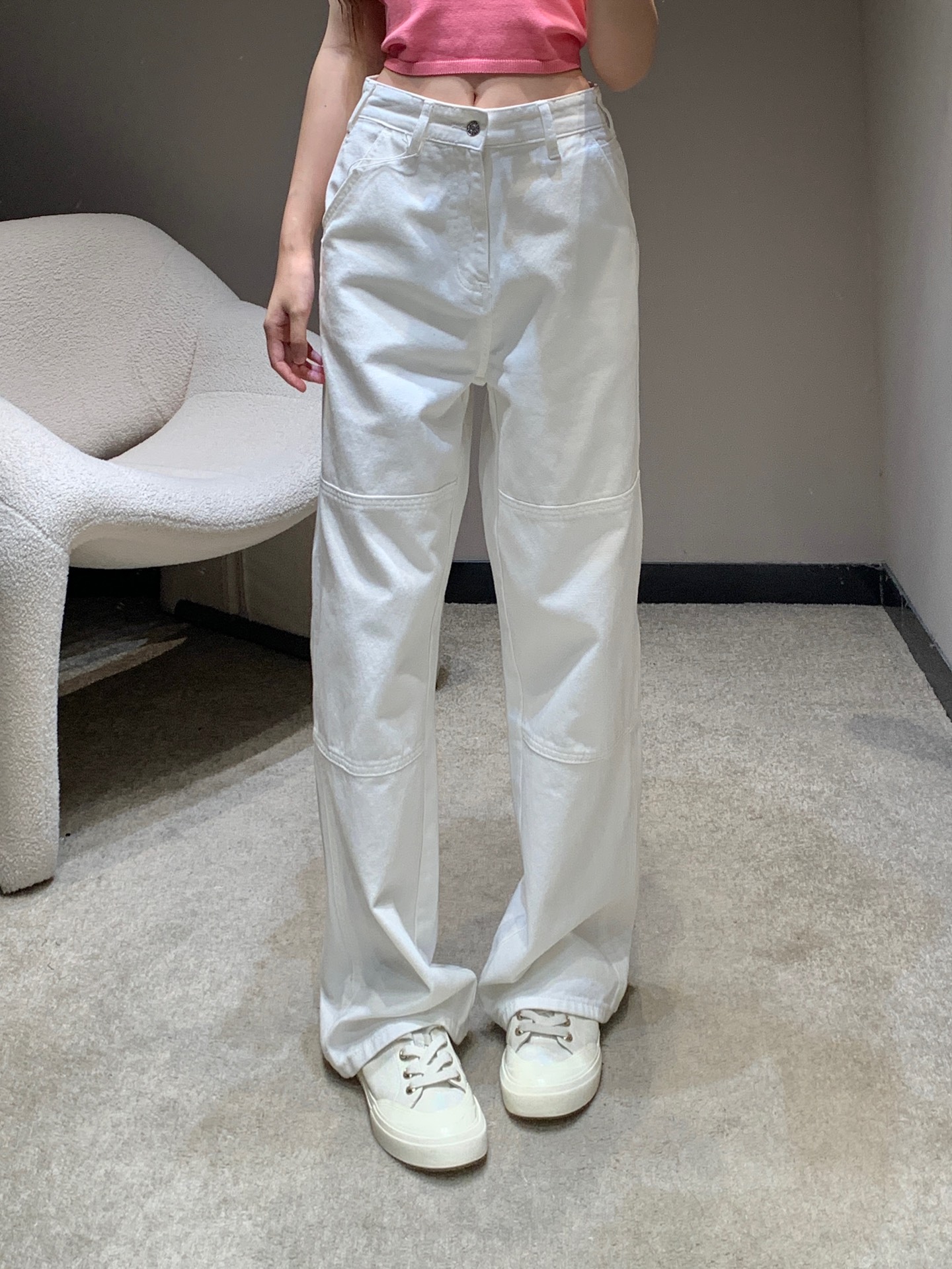 NO:424932,Acne Studio*s 25ss Spring and Summer New Style, Back Bag Smiling Logo White Jeans Pants | Exclusive High-end Production!  Imported cotton denim material, fine and perfect process, back pocket embroidered smiley face logo design, high waist style, upper body makes you look slimming, whoever wears your legs, whoever wears them makes you look slimming series, any body shape can be controlled Custom YB hardware accessories, texture online ~ S/M/L on sale in stock,,acne studios,alexander wang19860909Acne Studi*s 25ss春夏新款 后袋笑脸logo白色牛仔长裤丨独家高版出品！进口全棉牛仔材质 工艺处理精细完美 后袋刺绣笑脸logo设计 高腰版型 上身显瘦显腿长谁穿谁显瘦系列 任何身形都可驾驭 定制yb五金配件,质感在线~现货发售S/M/L,,acne studios,alexander wang,Women's clothing