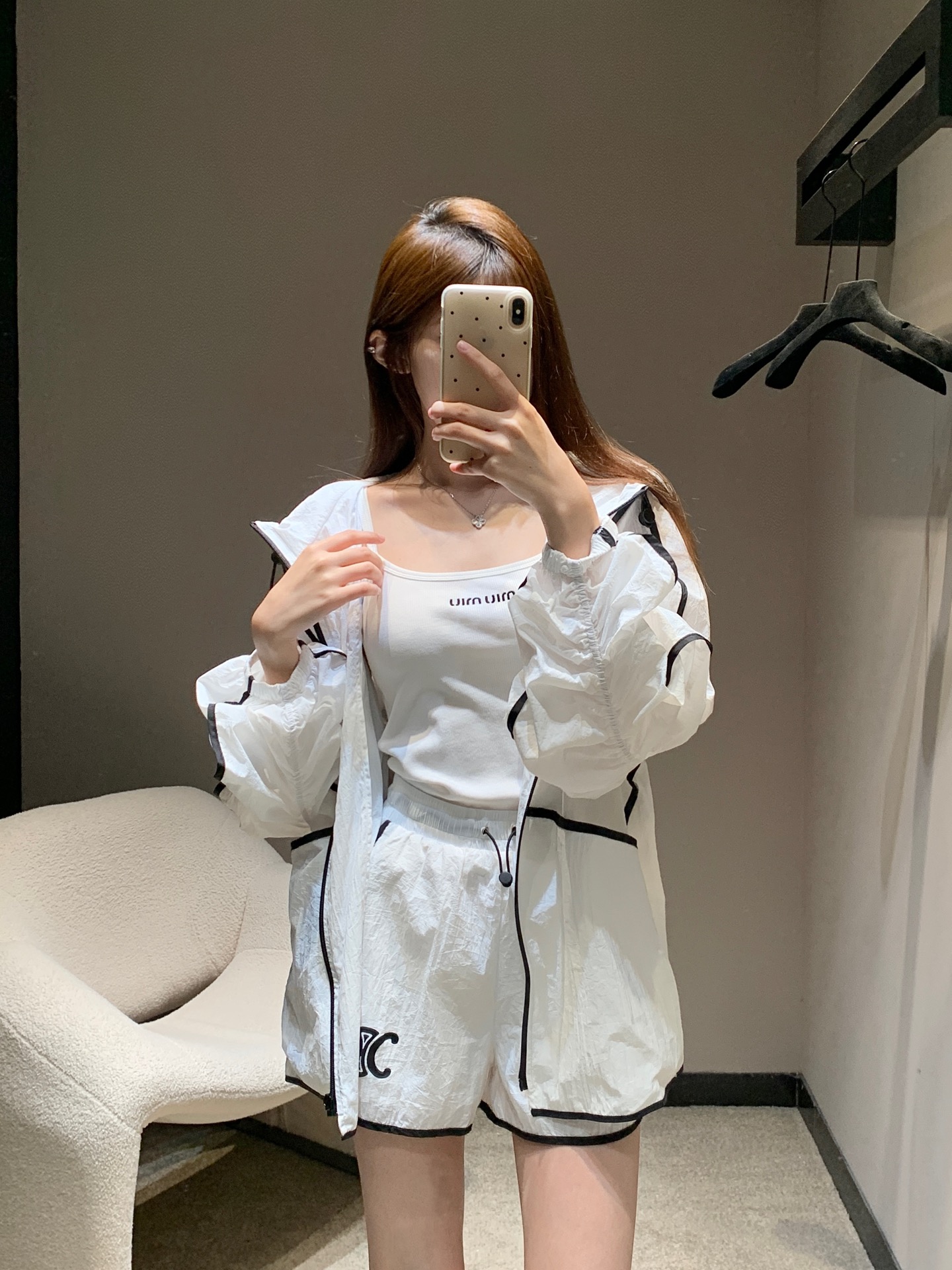 NO:424971,Celin* 25ss Spring and Summer New Arc de Triomphe Printed Zipper Hooded Sunscreen Jacket + Shorts Set | Exclusive high-end production!  Loose style and not picky about figure. Whether it is a slightly fat fairy or a paper girl, you can wear your own style. Whether it is paired with white shoes or sandals, you can easily control it, and you can get a full score for going out!  S/M/L, celine, sandals, shorts, jackets & coats, hats, alexander wang19860909Celin* 25ss春夏新款 凯旋门印花拉链连帽防晒外套+短裤套装丨独家高版出品！宽松版型,不挑身材,无论是微胖小仙女还是纸片人妹子,都能穿出自己的风格～无论是搭配小白鞋还是凉鞋,都能轻松驾驭,出街回头率满分！现货发售S/M/L,,celine,sandals,shorts,jackets & coats,hats,alexander wang,Women's clothing