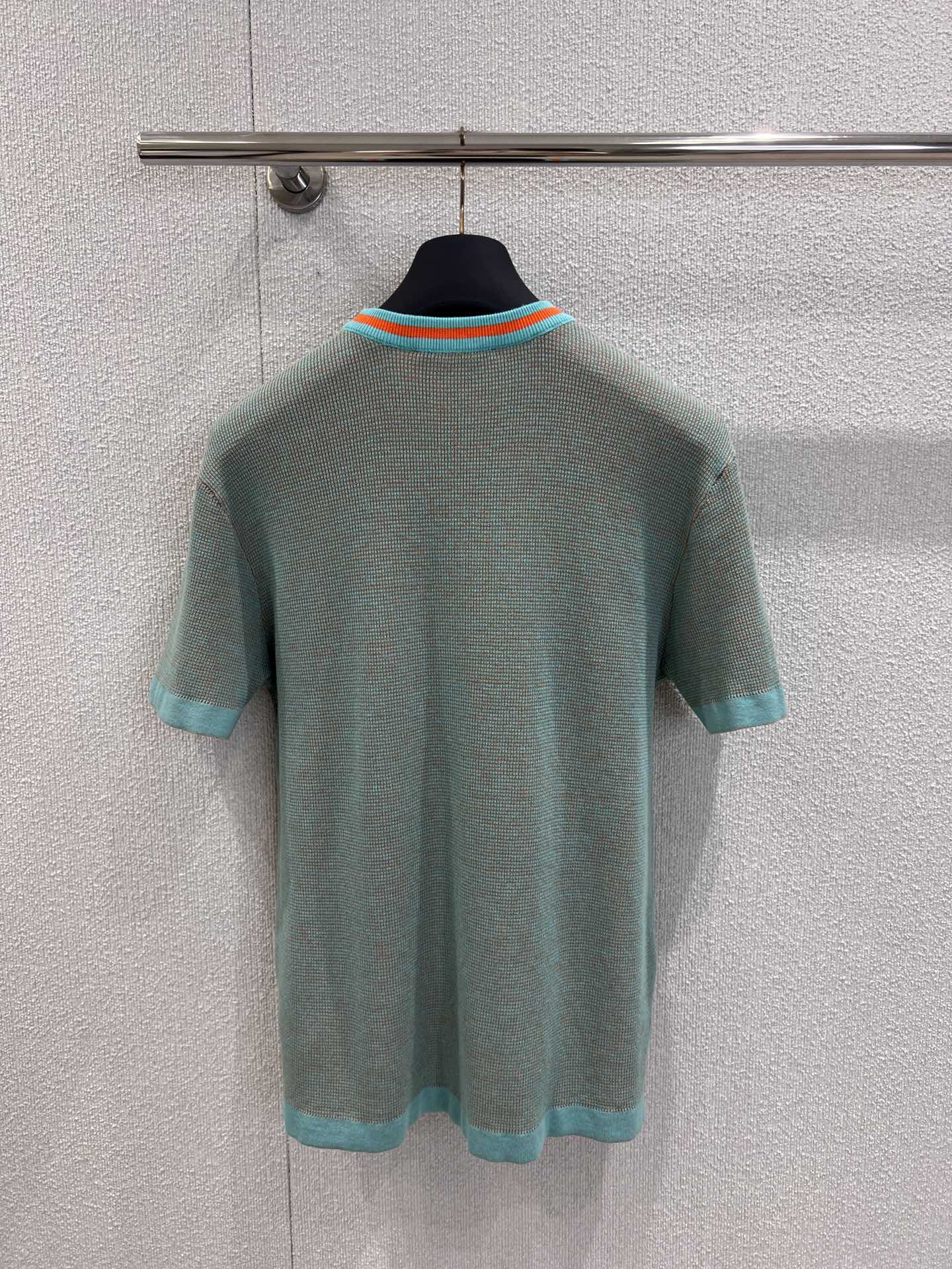 Louis Vuitton Jersey Crew Neck T-Shirt for Women - Stylish & Comfortable 3 i1749103913 8618 2