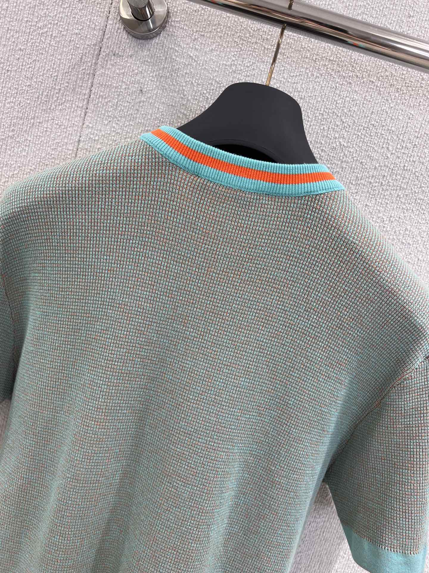 Louis Vuitton Jersey Crew Neck T-Shirt for Women - Stylish & Comfortable 5 i1749103914 4483 8
